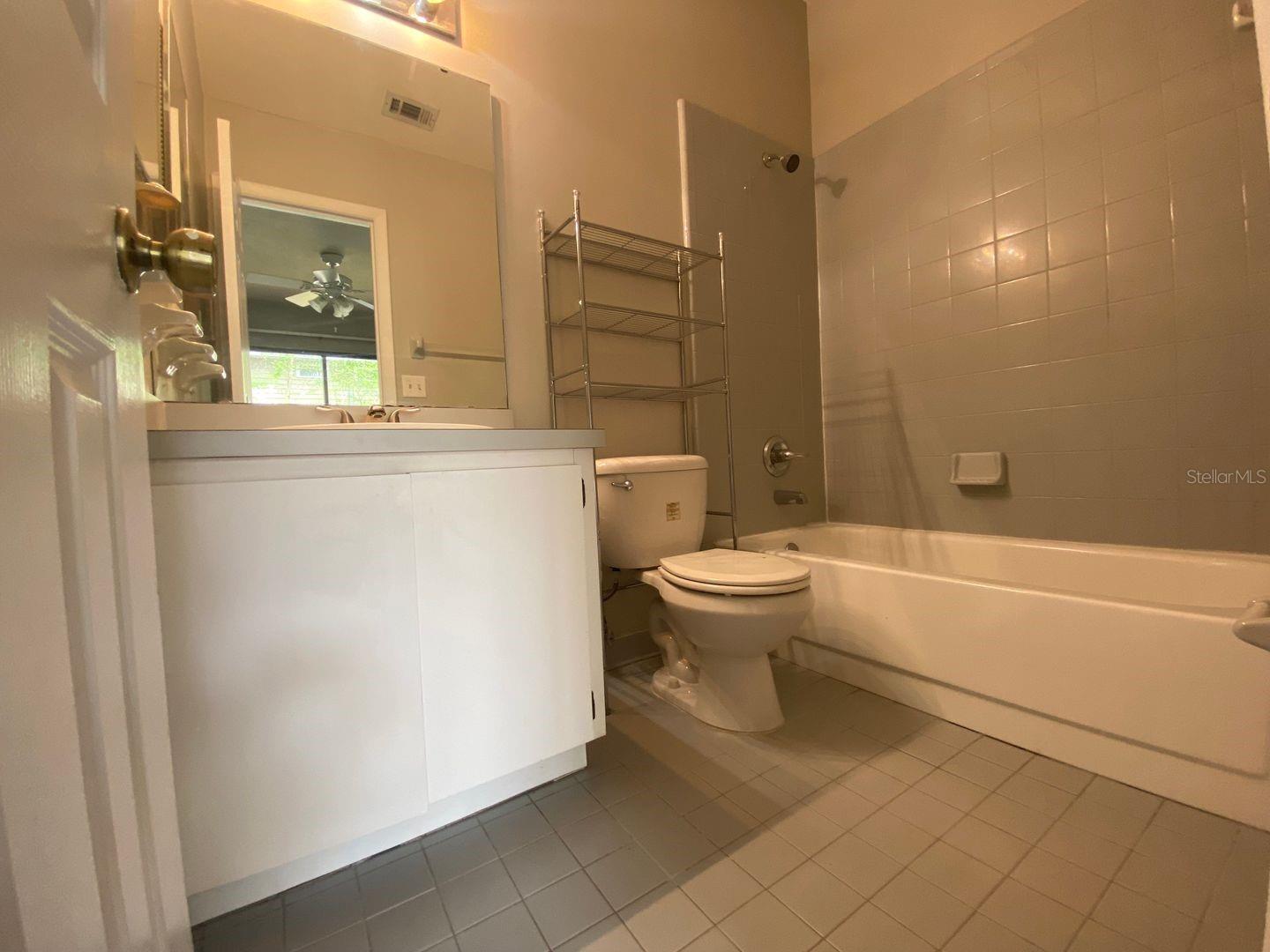 SERENOLA MANOR UNIT 3 NAPIER - Residential Lease