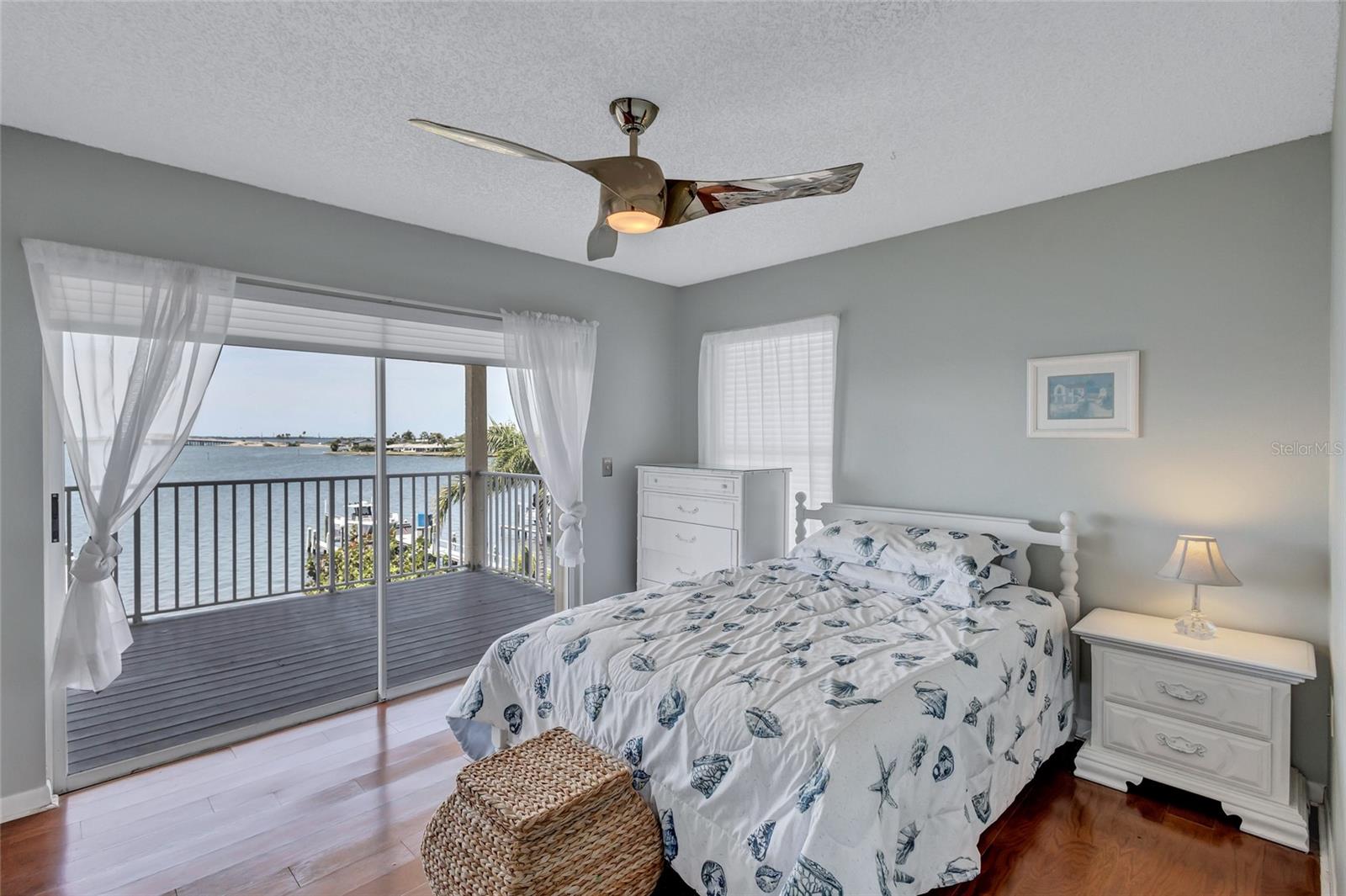 BAYWOOD SHORES - Residential