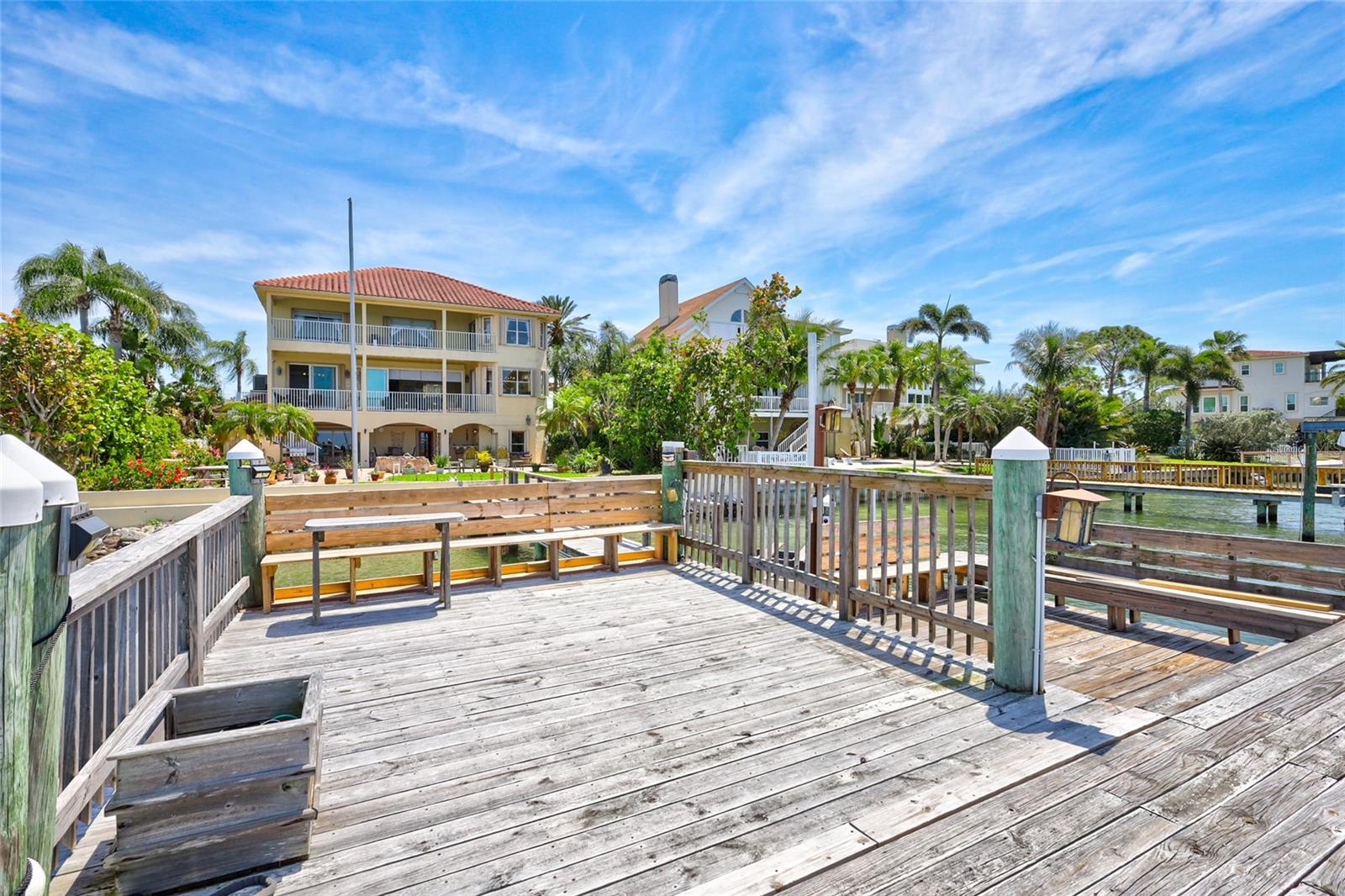 BAYWOOD SHORES - Residential