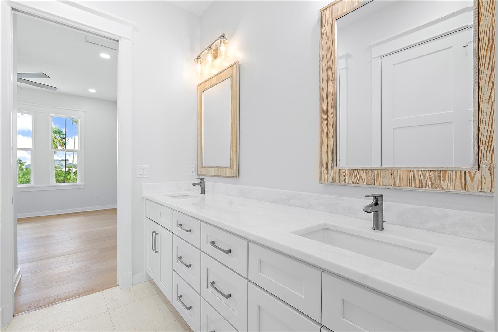 LONE PALM BEACH 2ND ADD - Residential