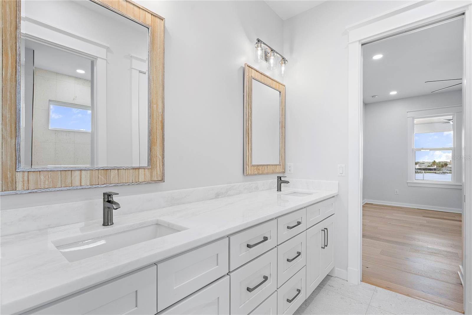 LONE PALM BEACH 2ND ADD - Residential