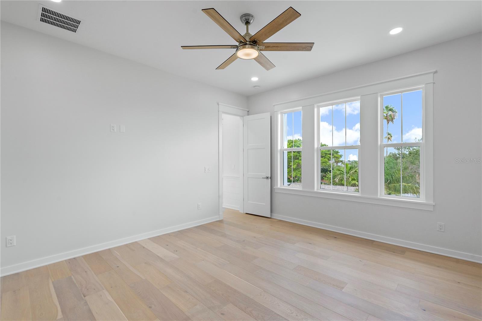 LONE PALM BEACH 2ND ADD - Residential