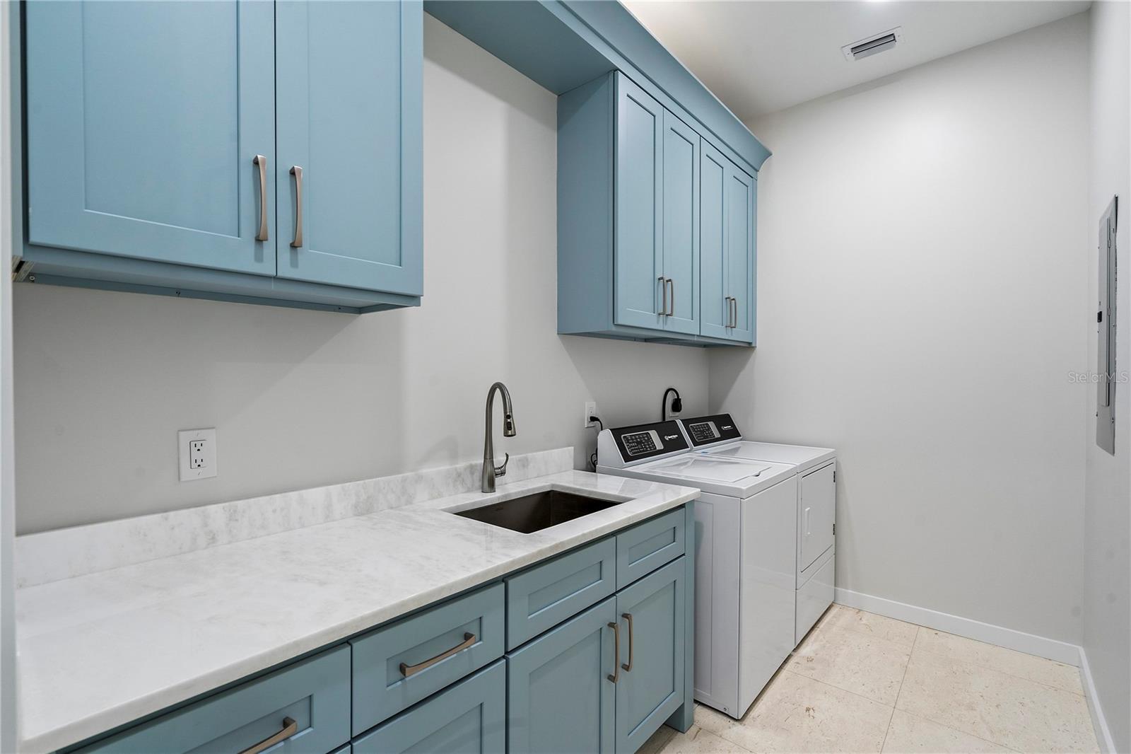 LONE PALM BEACH 2ND ADD - Residential