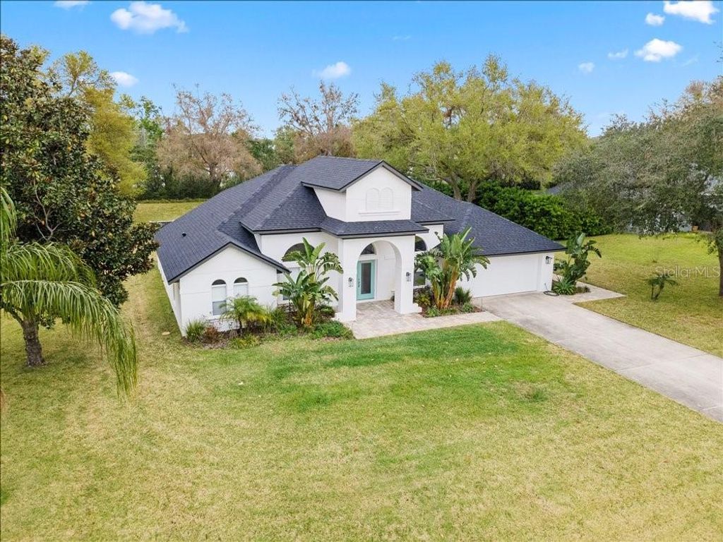 Photo of 30912 Fairvista Drive, Tavares, FL 32778 (MLS # O6365265)