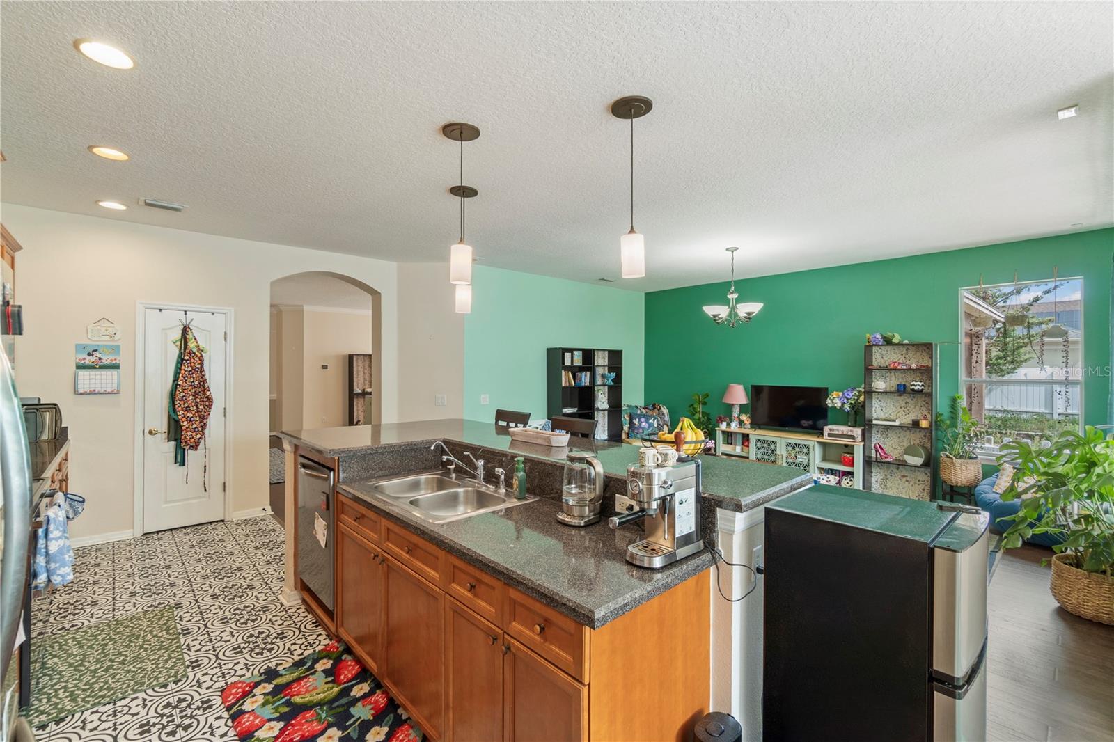 LAKES WINDERMERE PH 01 49 108 - Residential