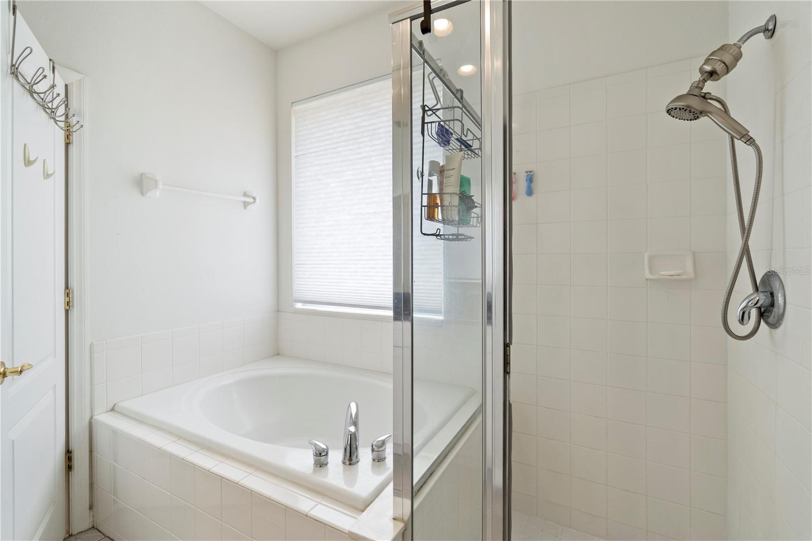 LAKES WINDERMERE PH 01 49 108 - Residential