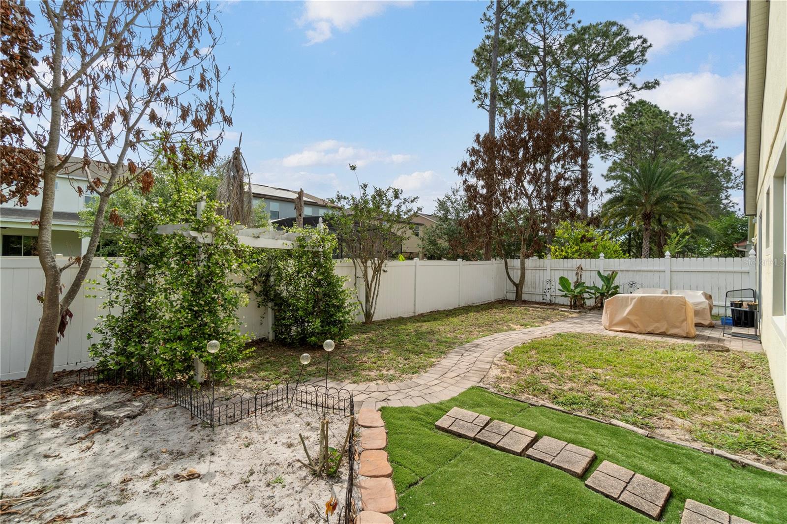 LAKES WINDERMERE PH 01 49 108 - Residential