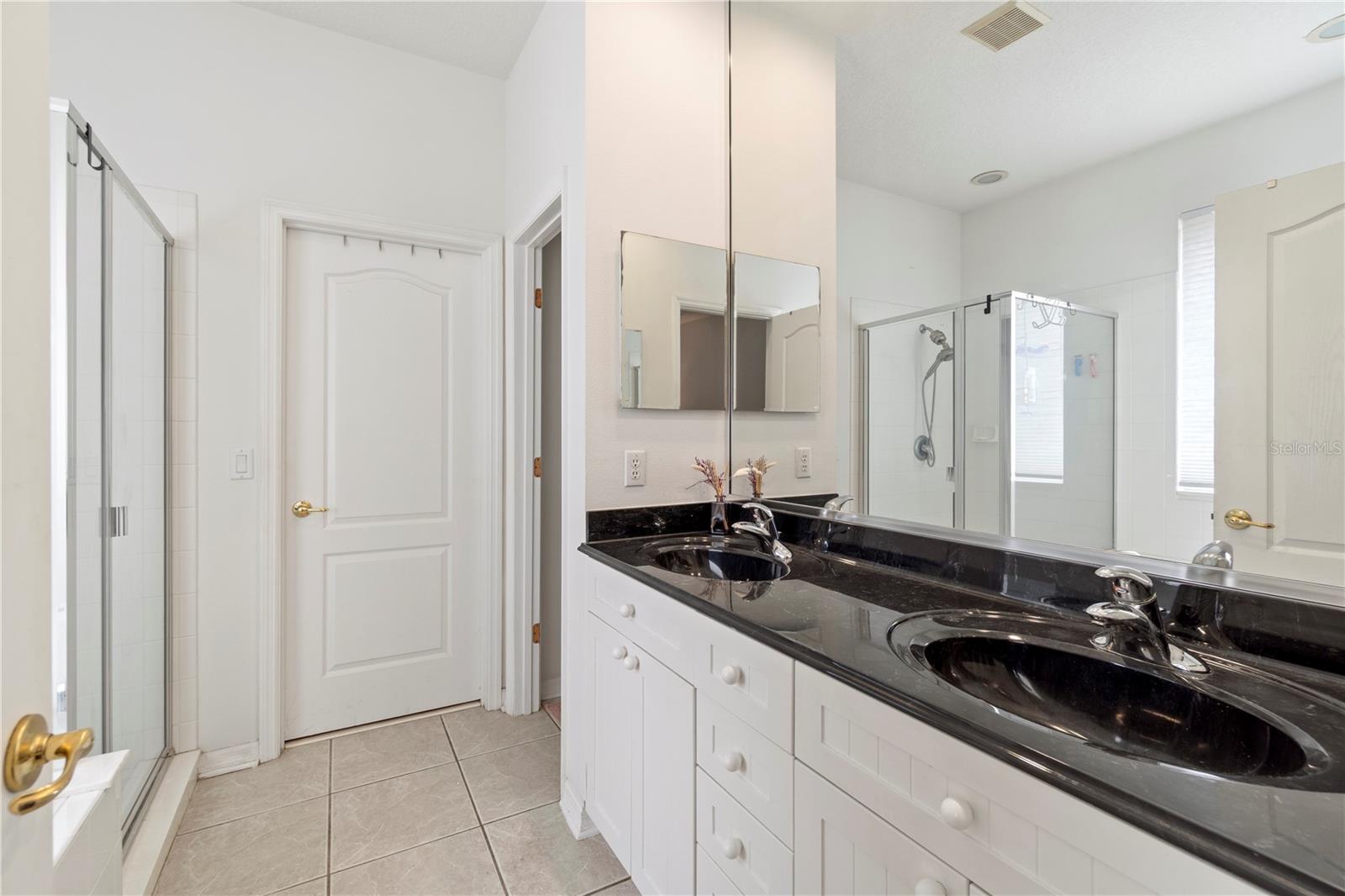 LAKES WINDERMERE PH 01 49 108 - Residential