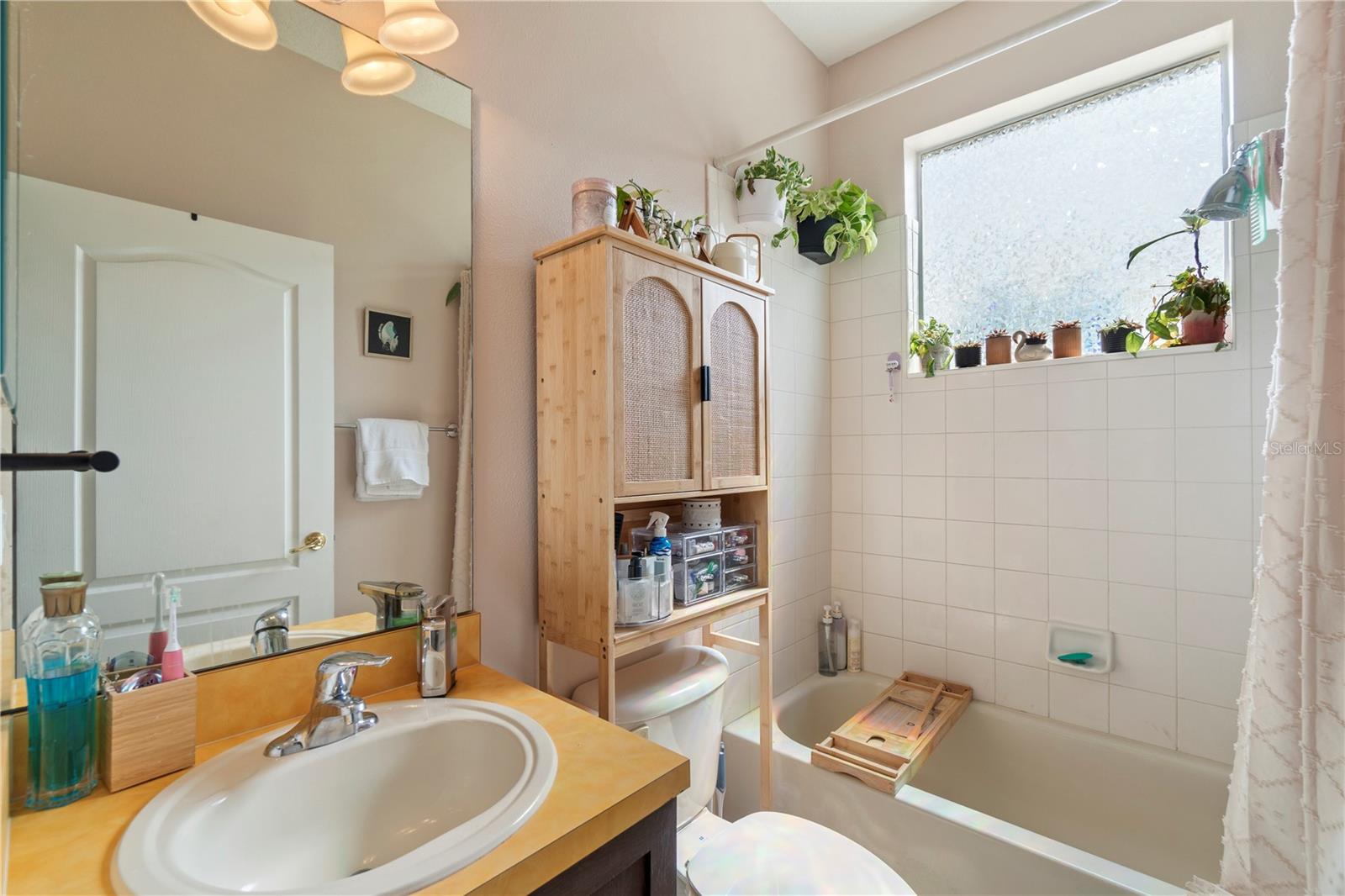 LAKES WINDERMERE PH 01 49 108 - Residential