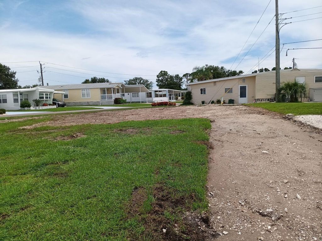 Venice Island Homes & Condos for Sale 65 Photo of 825 Carefree, Venice, FL 34285 (MLS # N6137421)