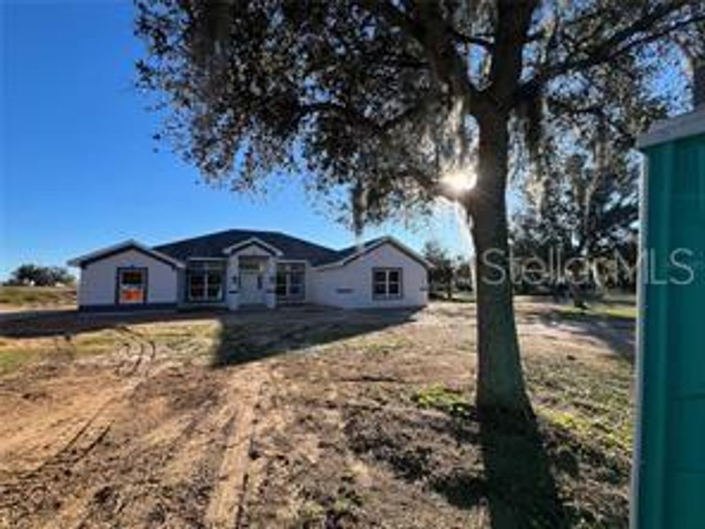 Photo of 37041 Hidden View Cir, Dade City, FL 33523 (MLS # TB8456391)