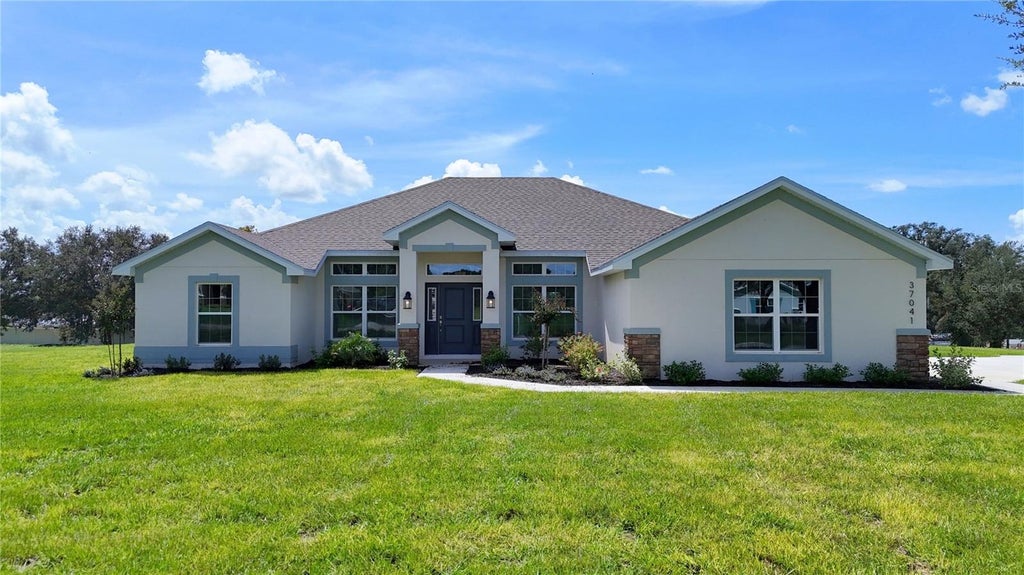 Photo of 37041 Hidden View Cir, Dade City, FL 33523 (MLS # TB8456391)