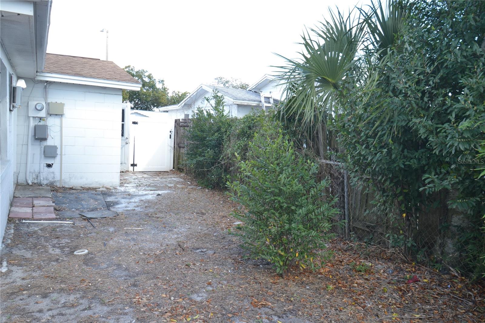 HOLIDAY LAKE ESTATES - Residential Lease