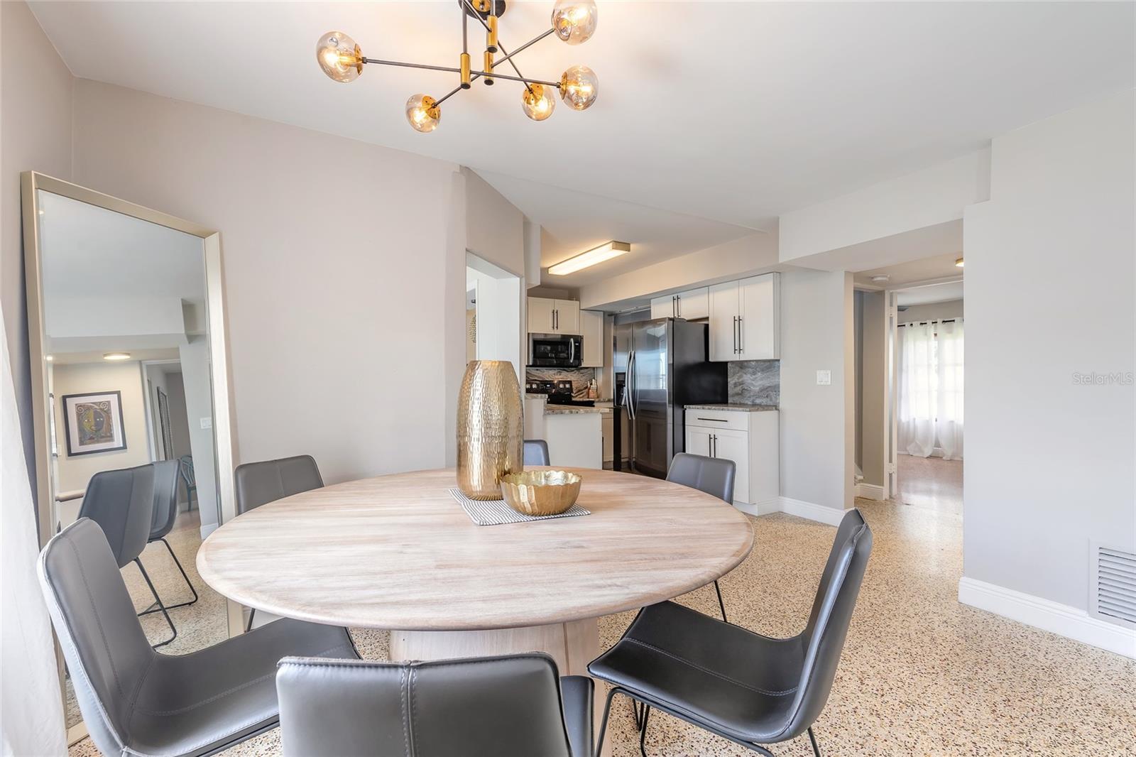 MC ELROYS BELLEVIEW - Residential