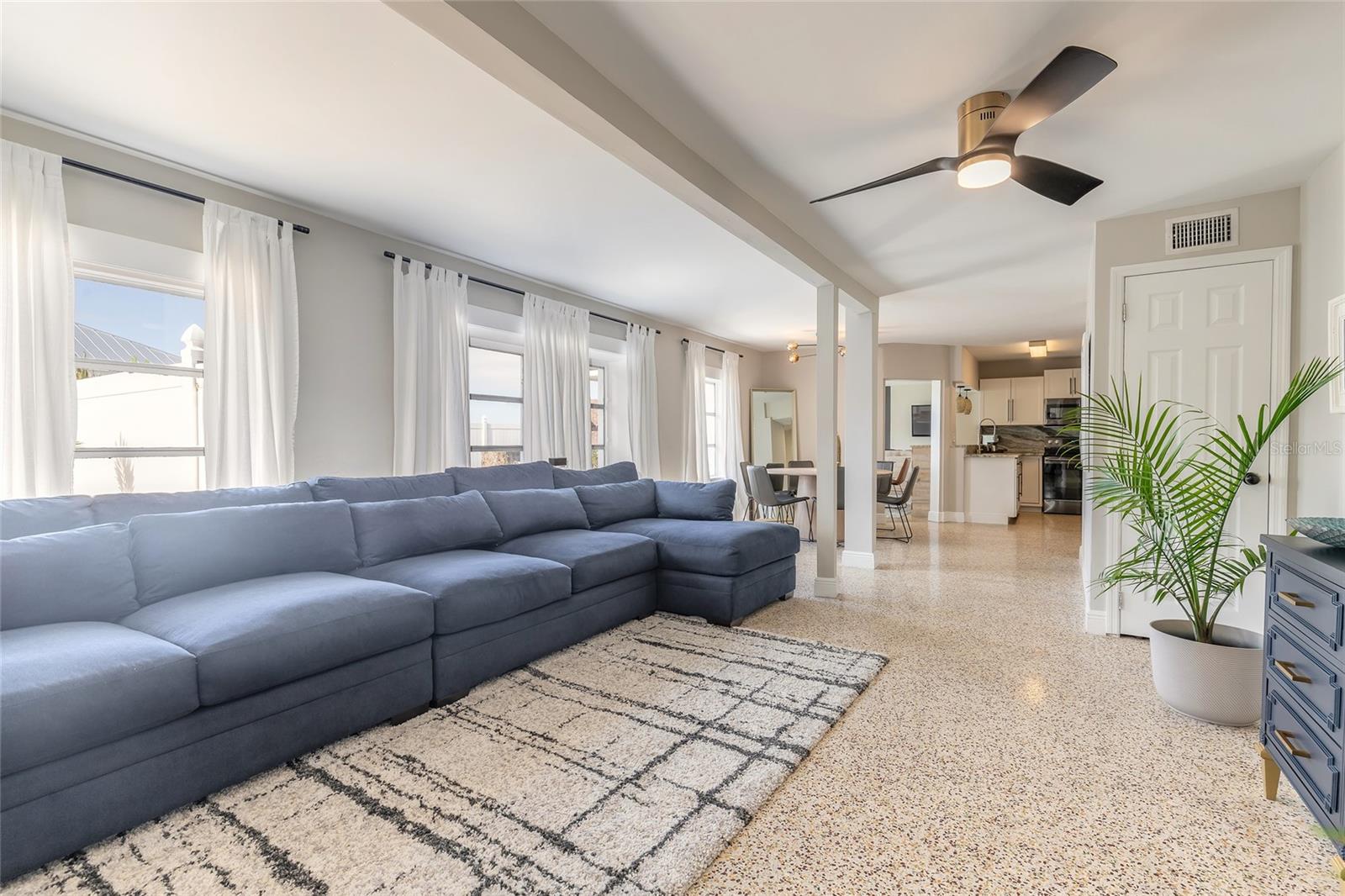 MC ELROYS BELLEVIEW - Residential