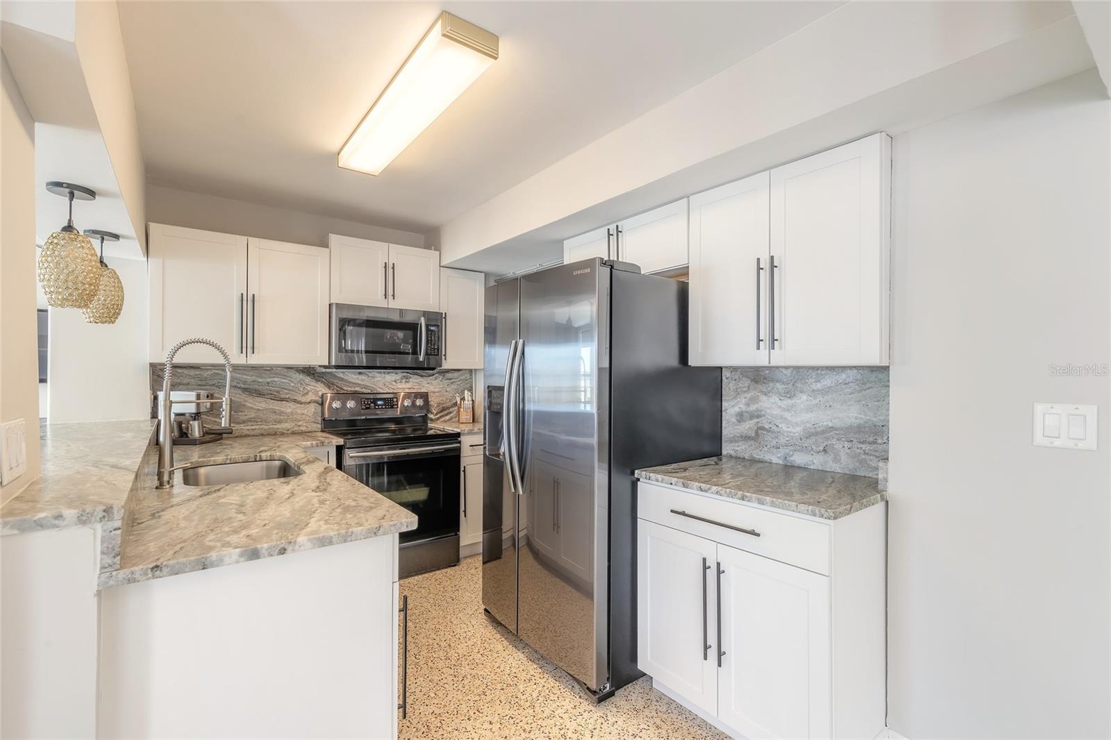 MC ELROYS BELLEVIEW - Residential