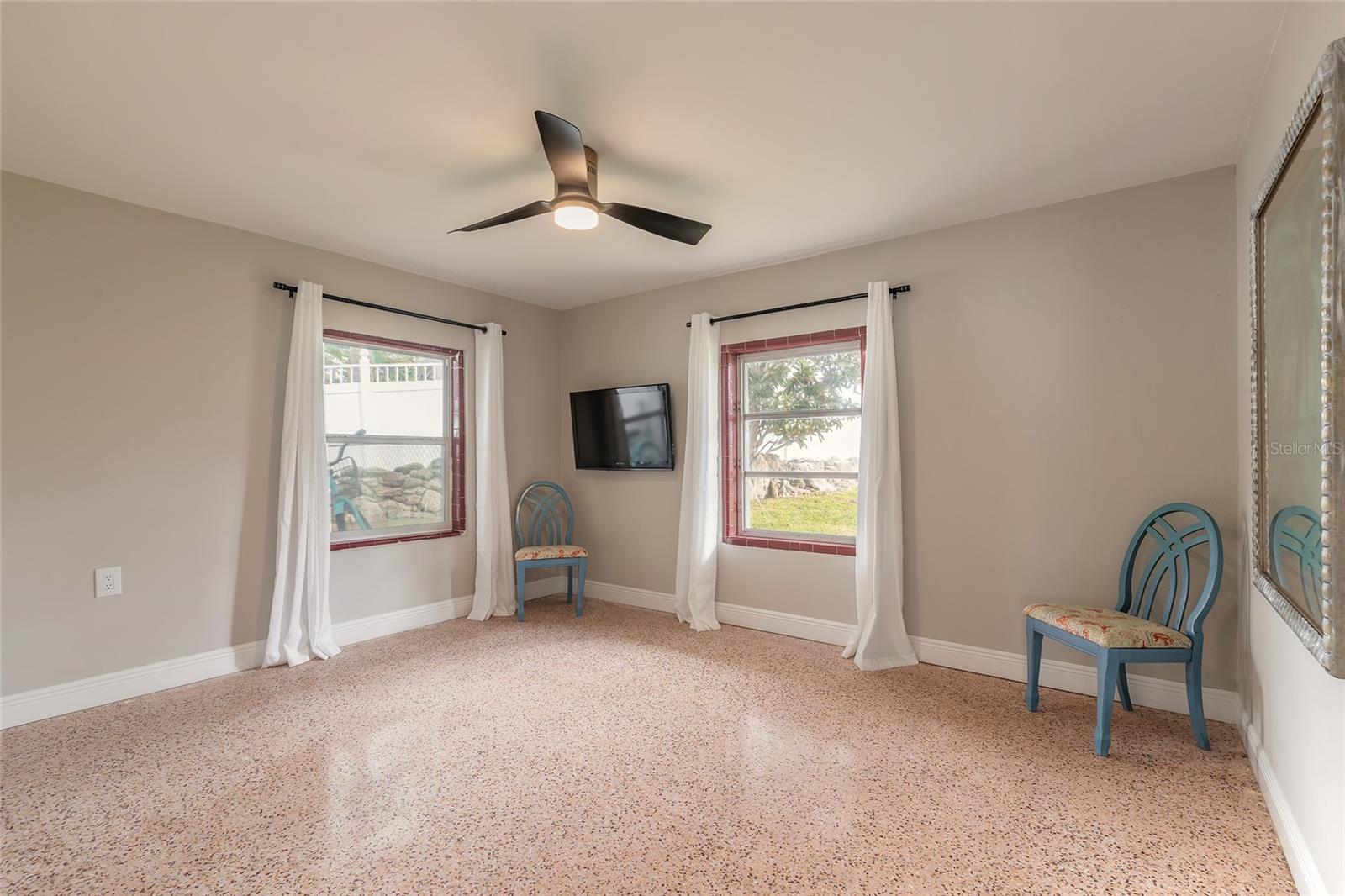 MC ELROYS BELLEVIEW - Residential