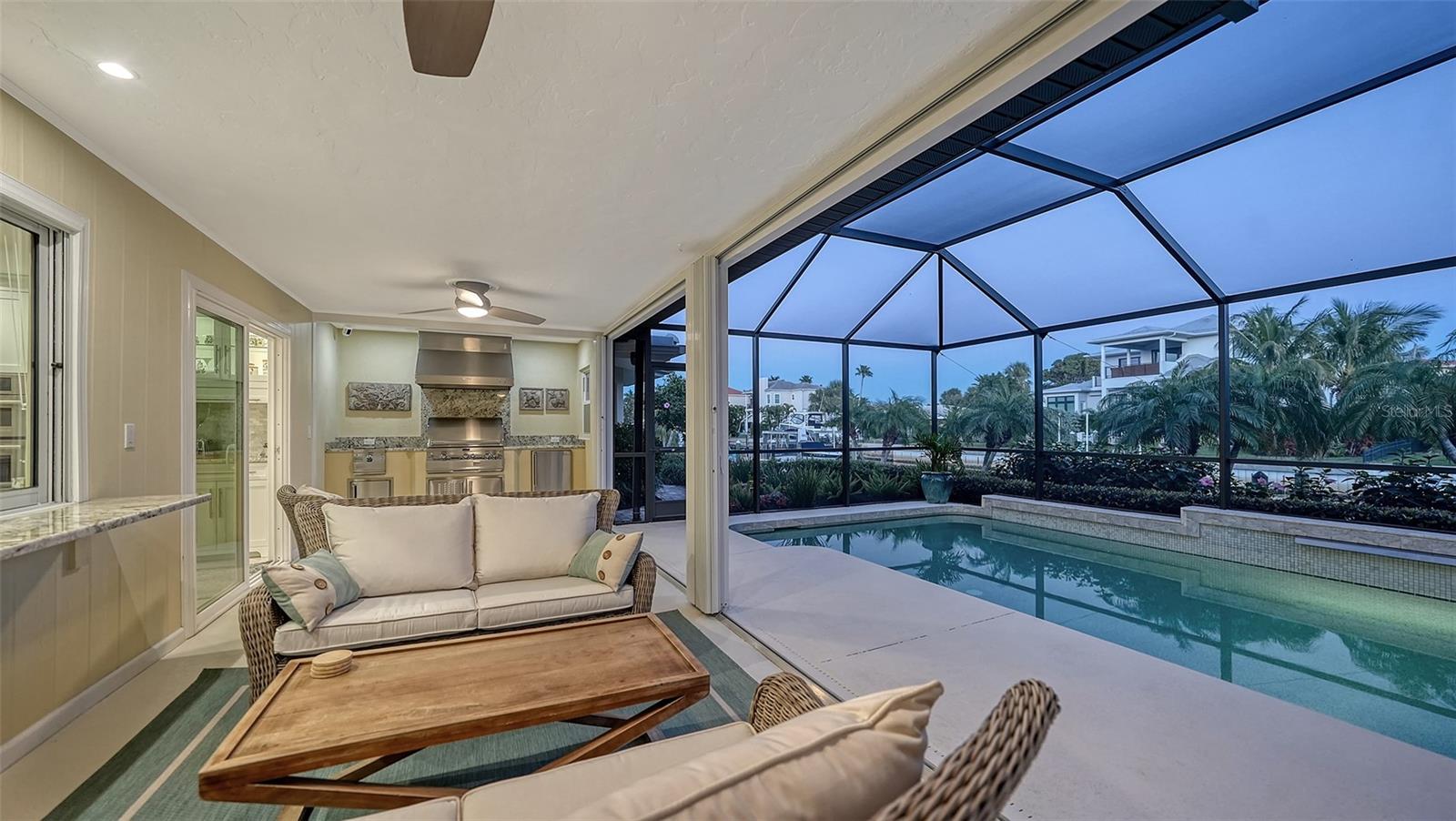 COUNTRY CLUB SHORES - Residential