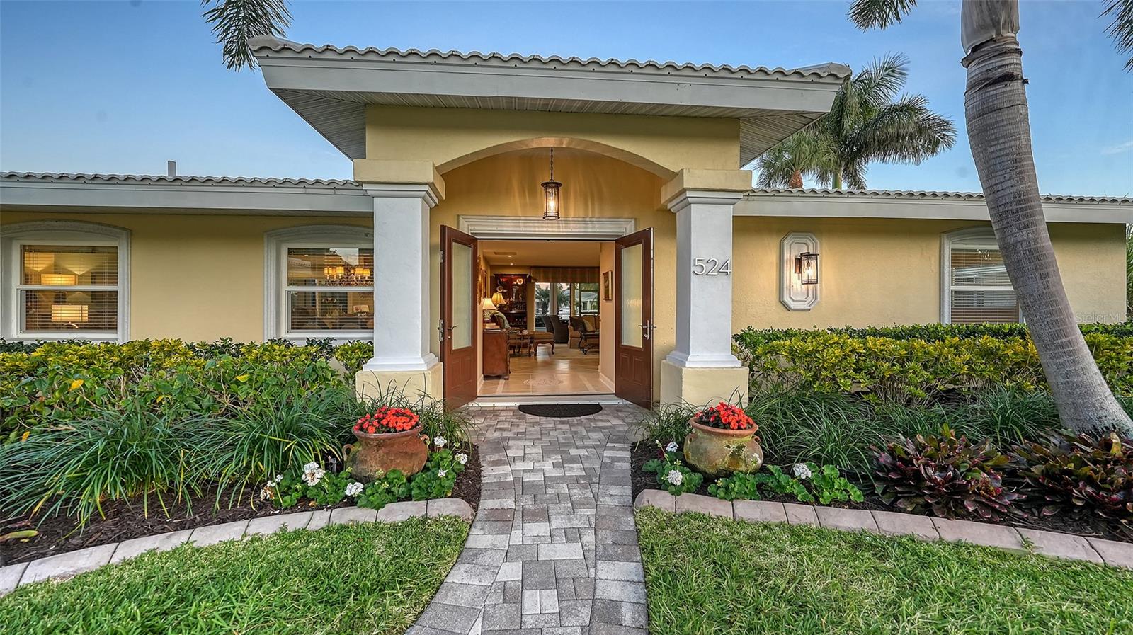 COUNTRY CLUB SHORES - Residential