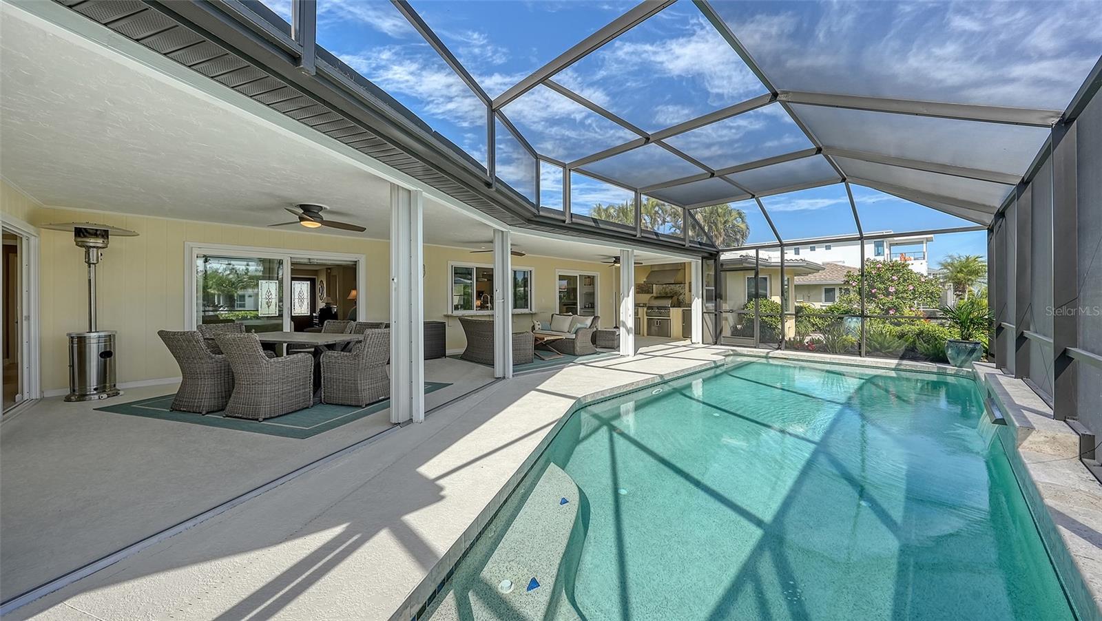 COUNTRY CLUB SHORES - Residential