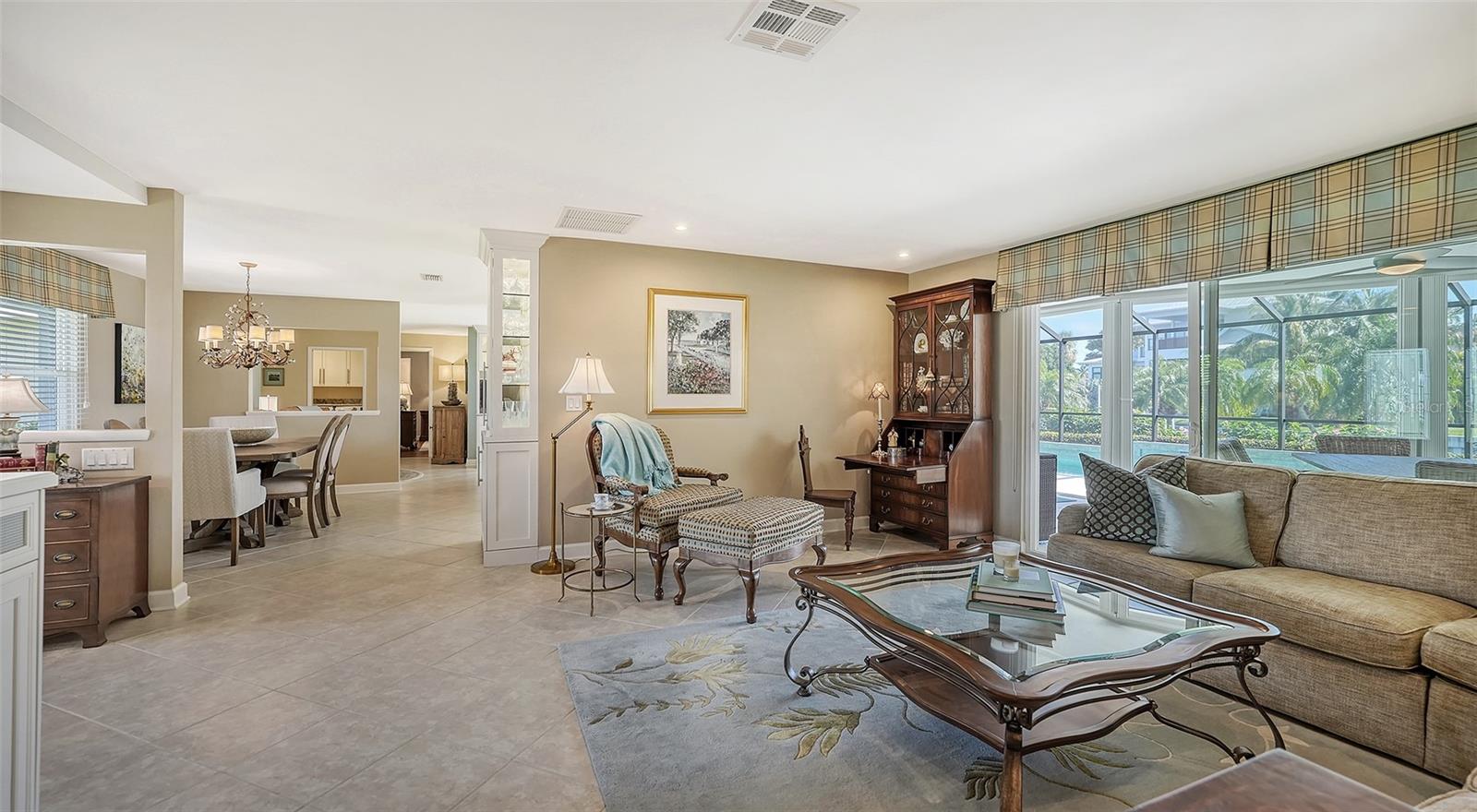 COUNTRY CLUB SHORES - Residential