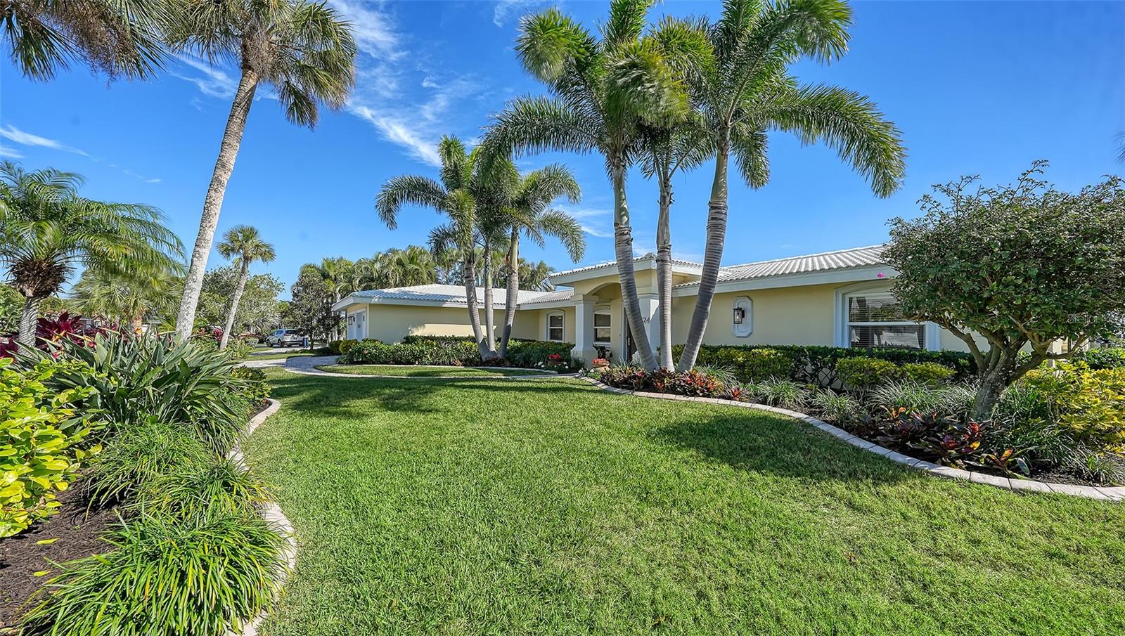 COUNTRY CLUB SHORES - Residential