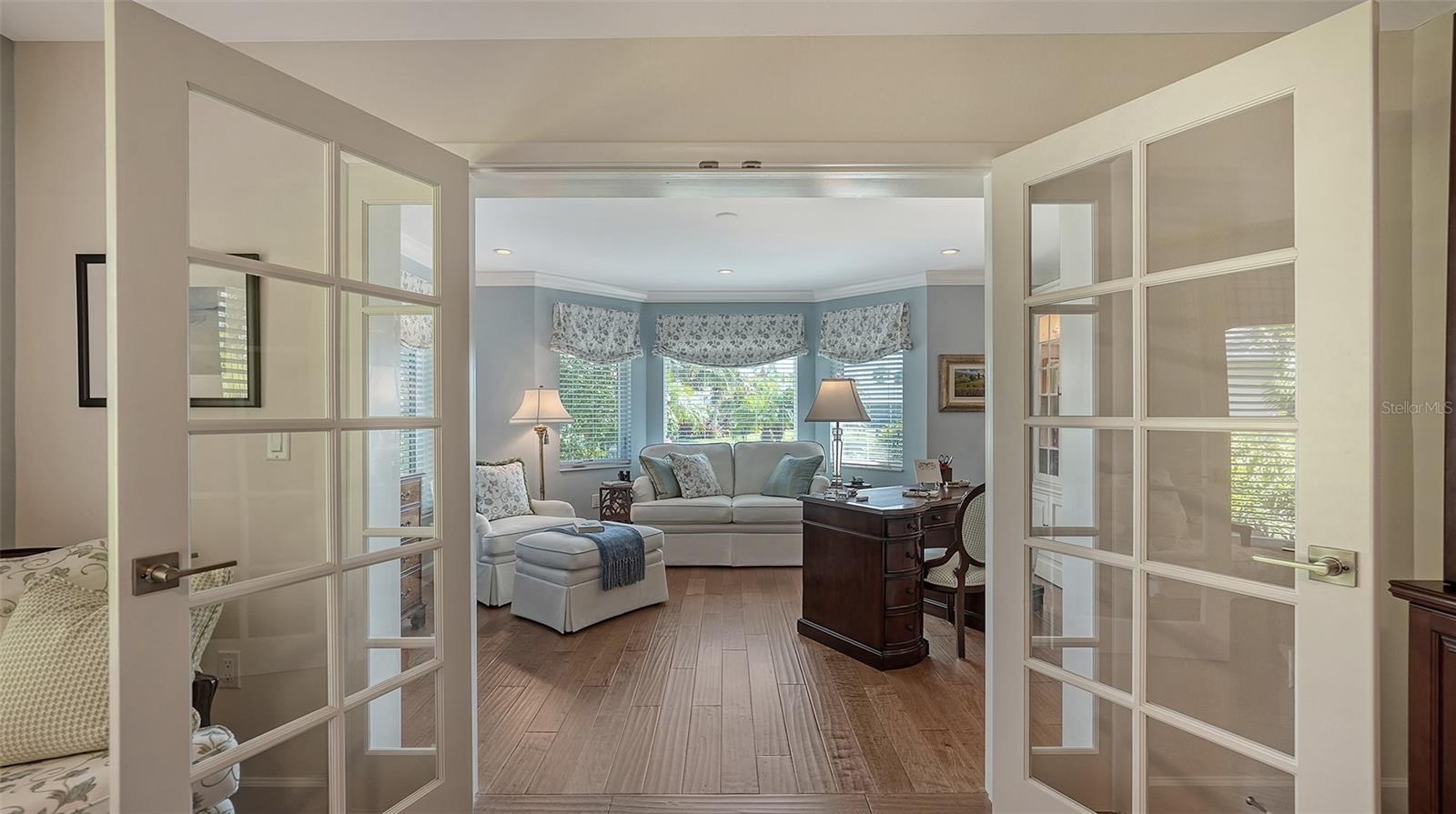 COUNTRY CLUB SHORES - Residential