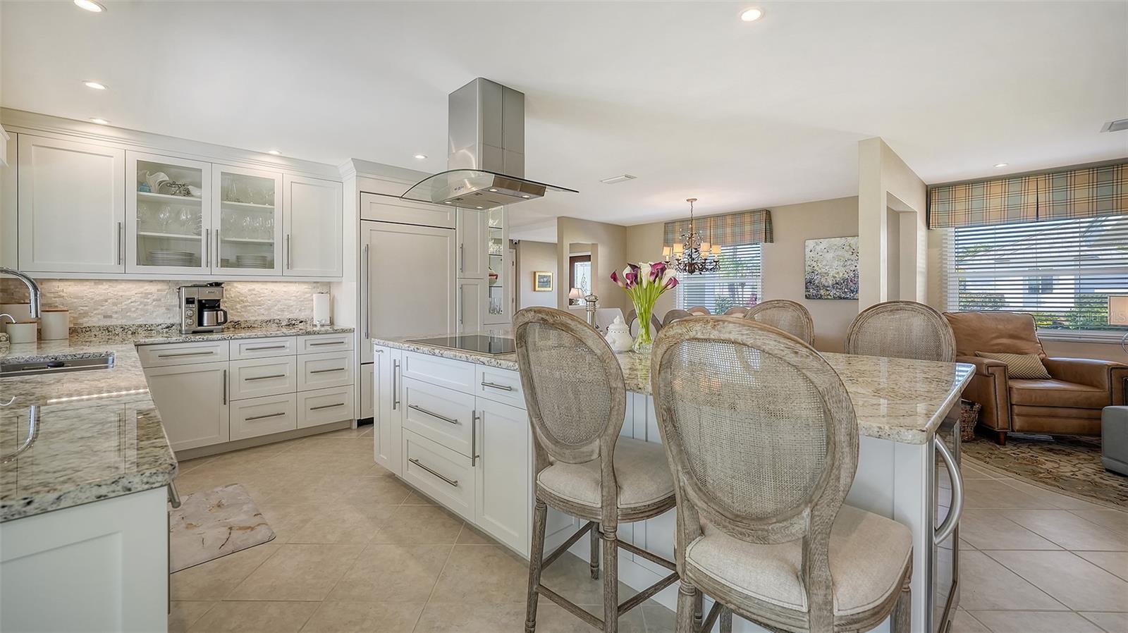 COUNTRY CLUB SHORES - Residential