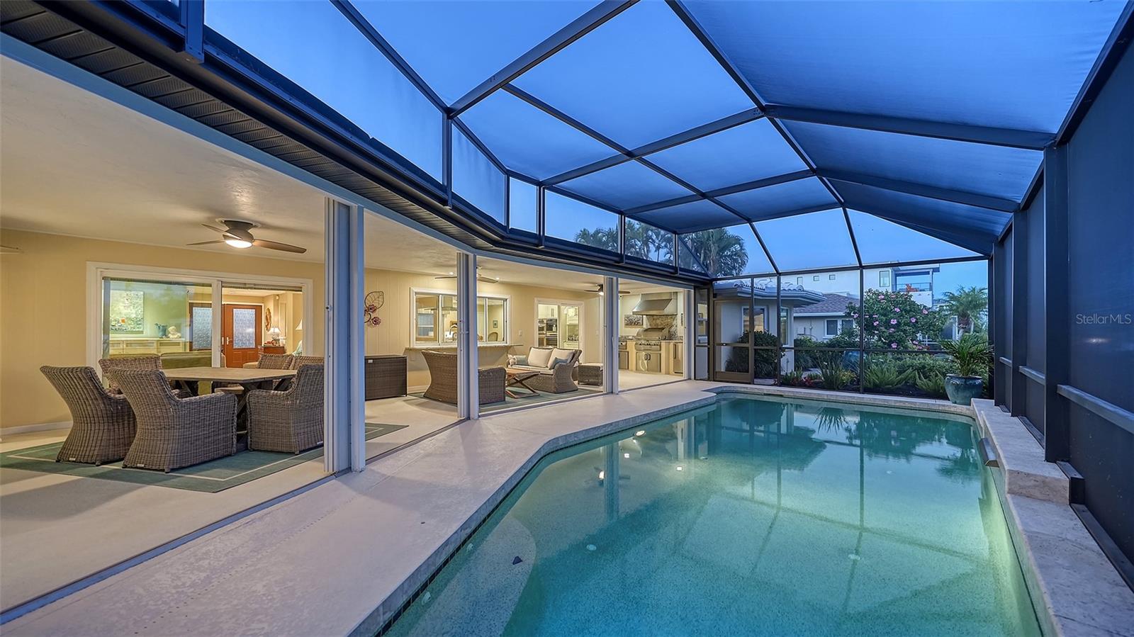 COUNTRY CLUB SHORES - Residential