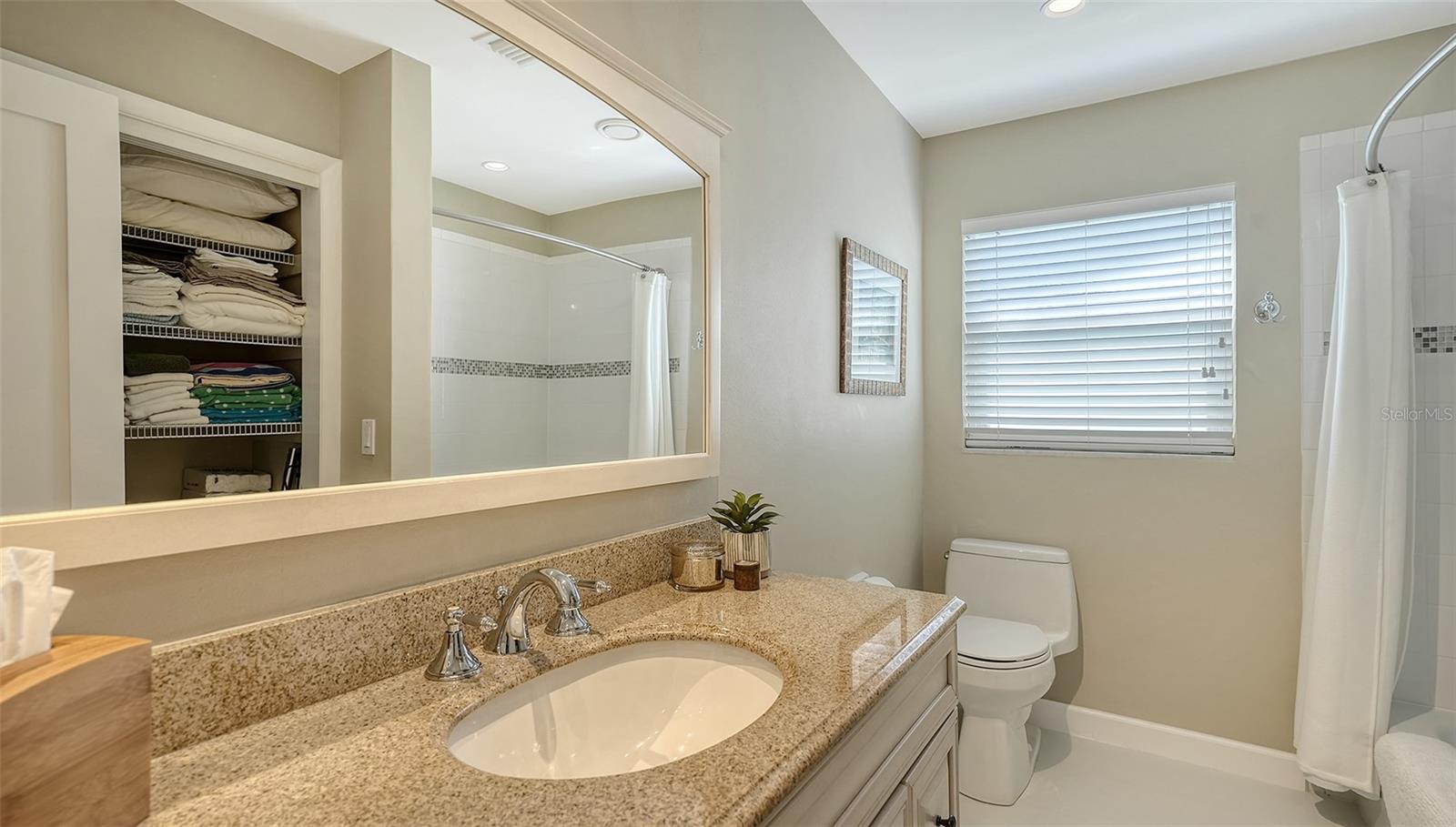 COUNTRY CLUB SHORES - Residential