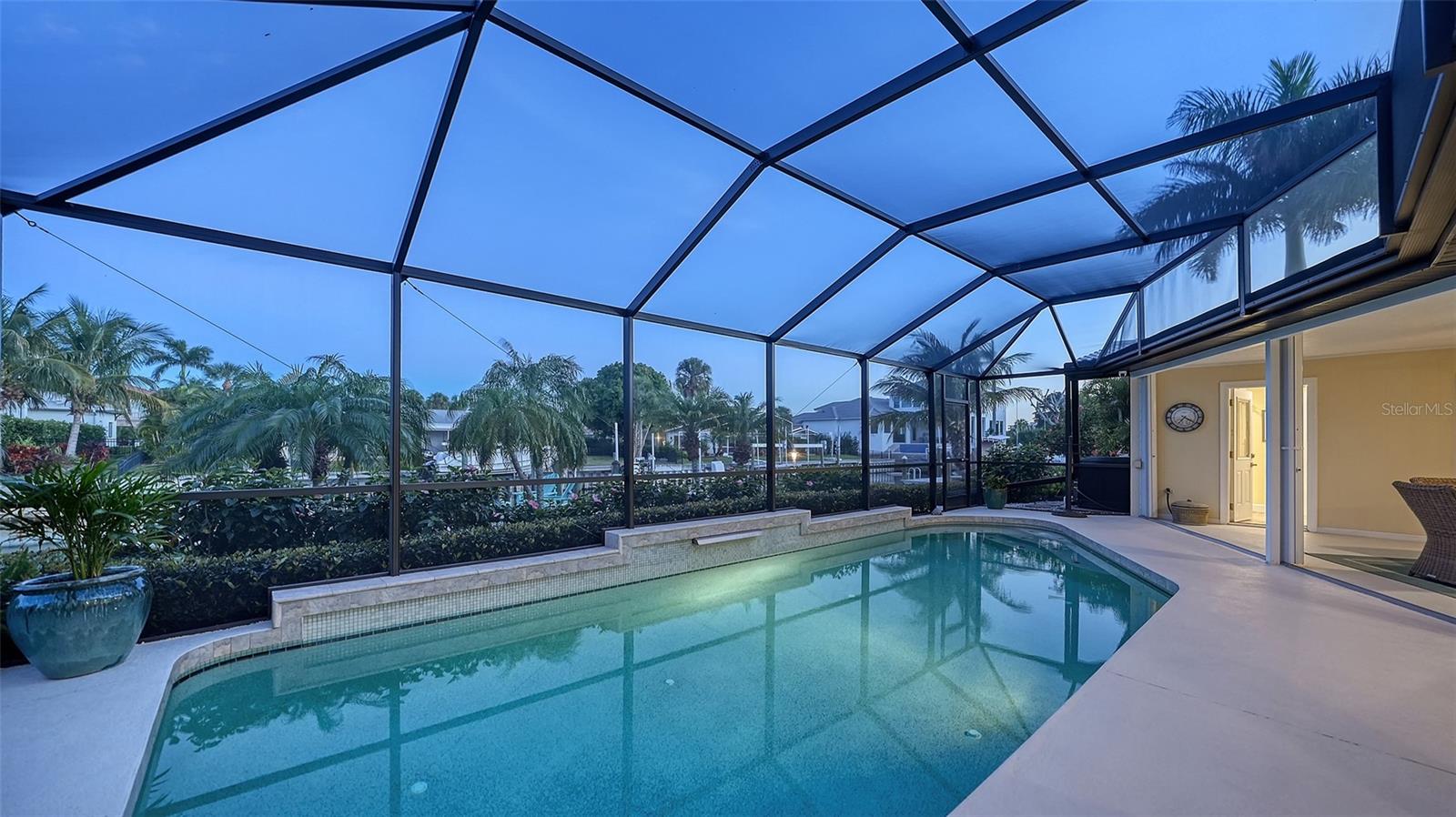 COUNTRY CLUB SHORES - Residential