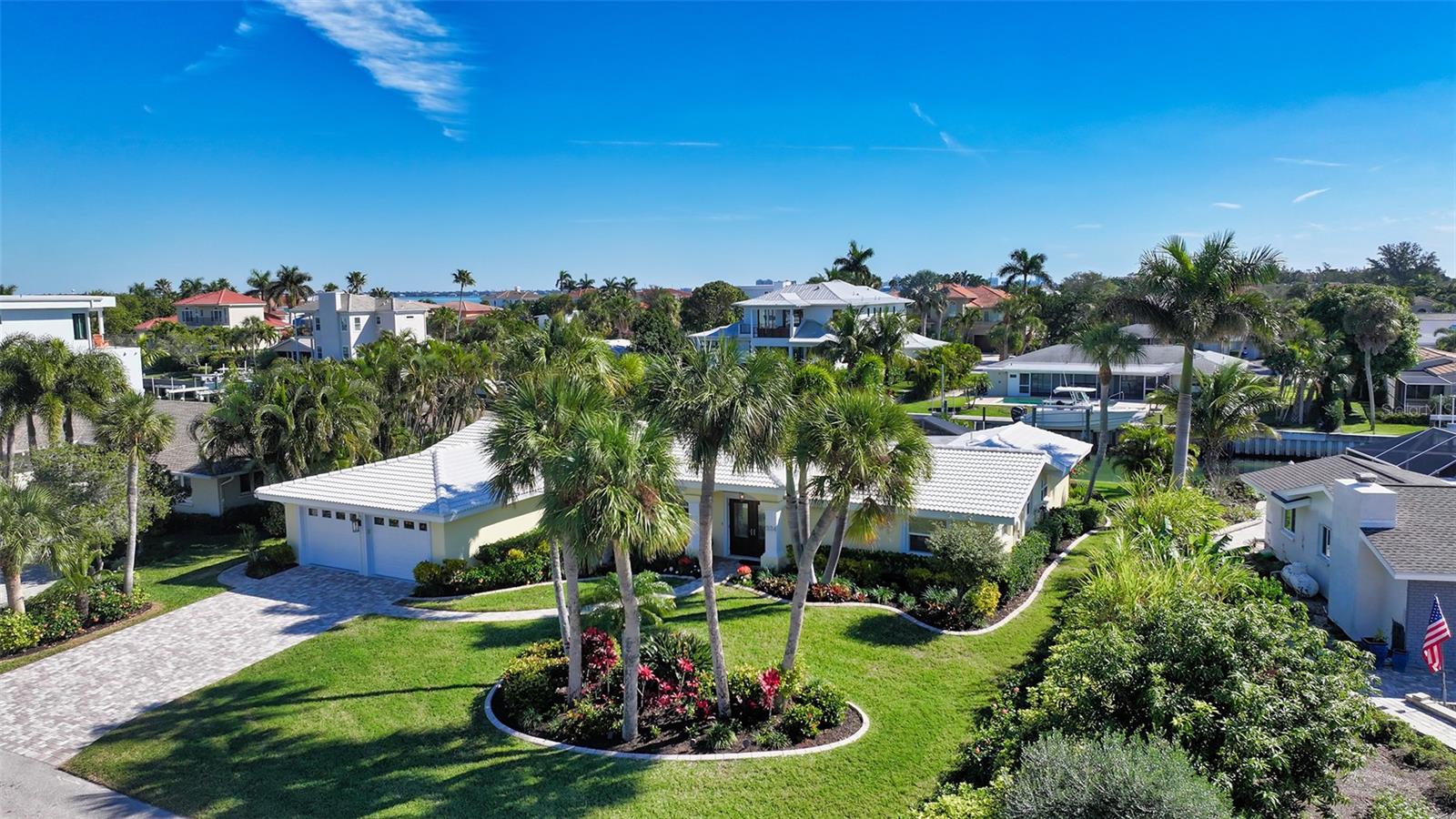 COUNTRY CLUB SHORES - Residential