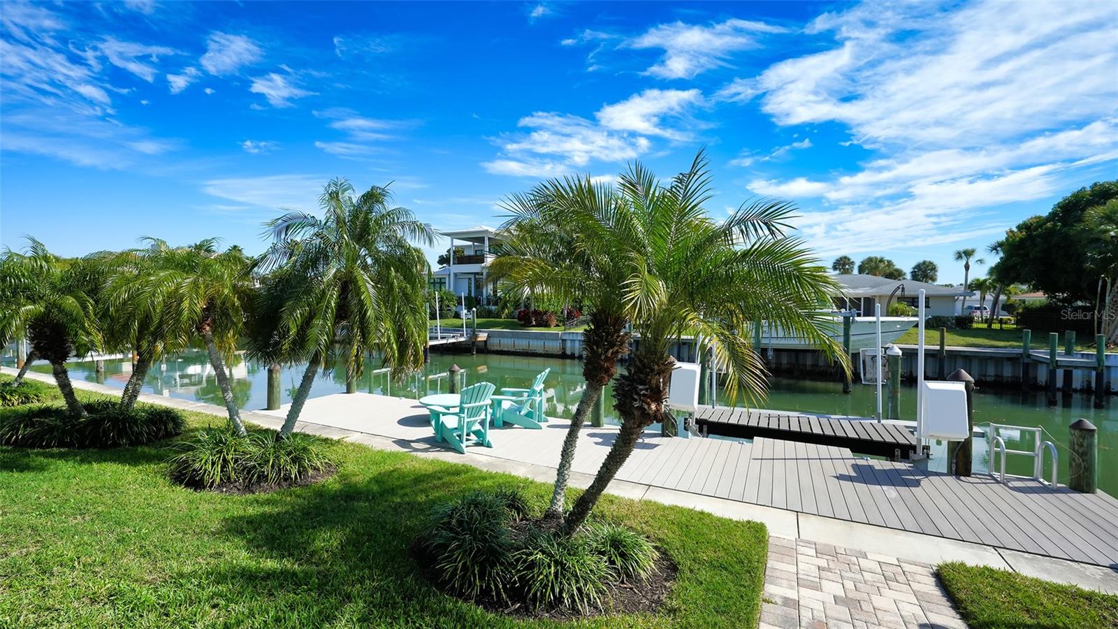 COUNTRY CLUB SHORES - Residential