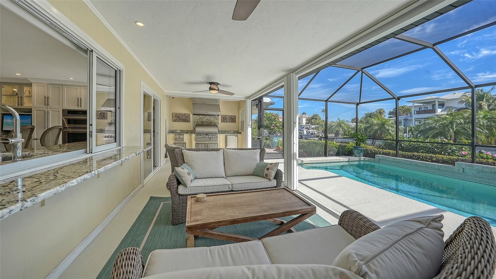 COUNTRY CLUB SHORES - Residential