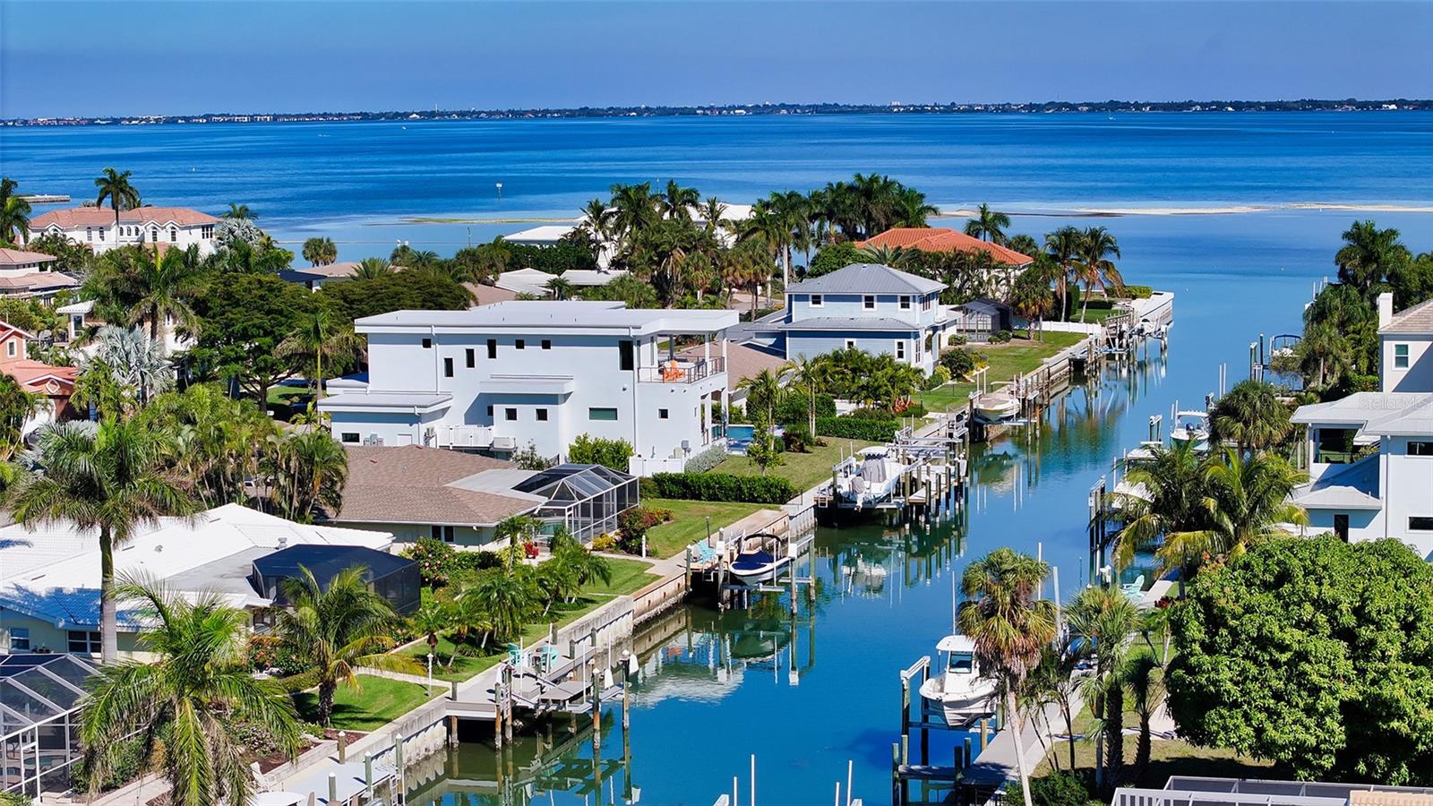 COUNTRY CLUB SHORES - Residential