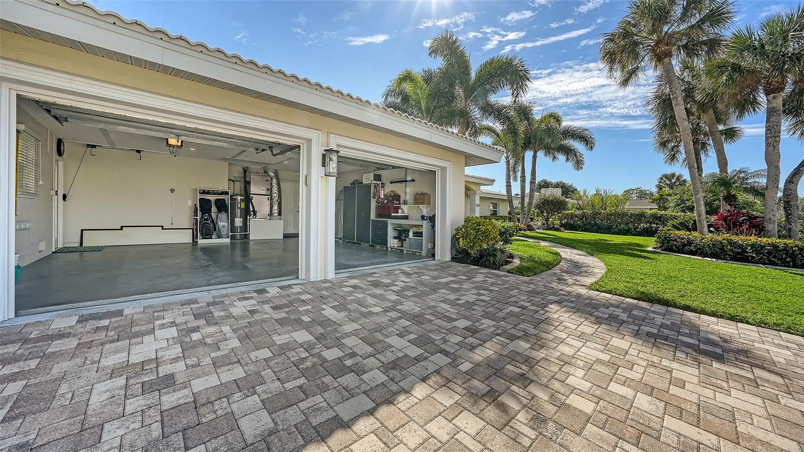 COUNTRY CLUB SHORES - Residential