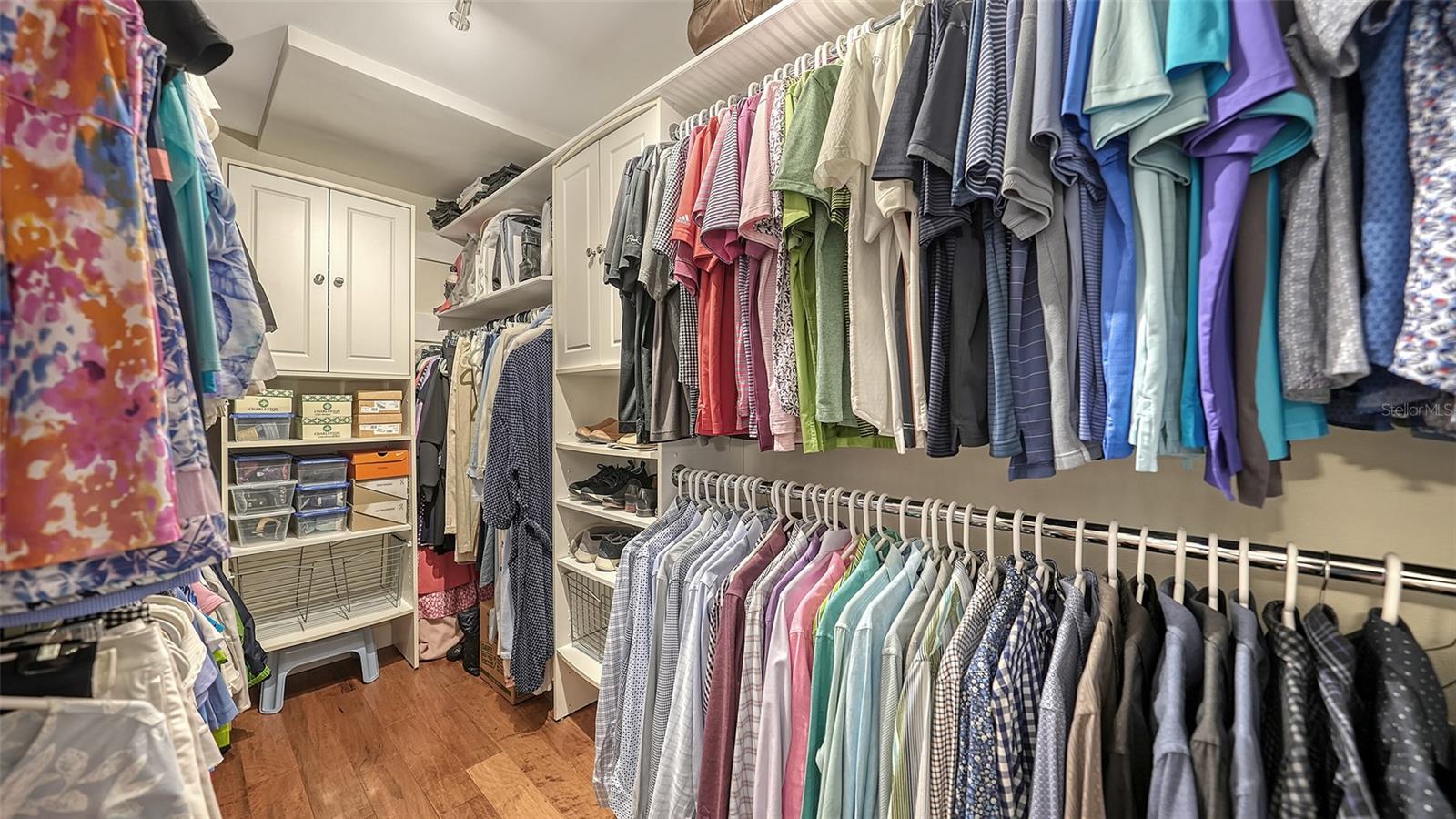 COUNTRY CLUB SHORES - Residential