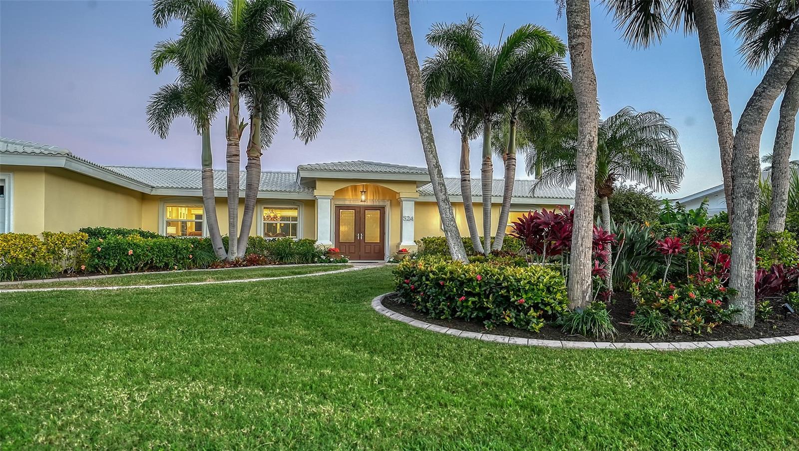 COUNTRY CLUB SHORES - Residential