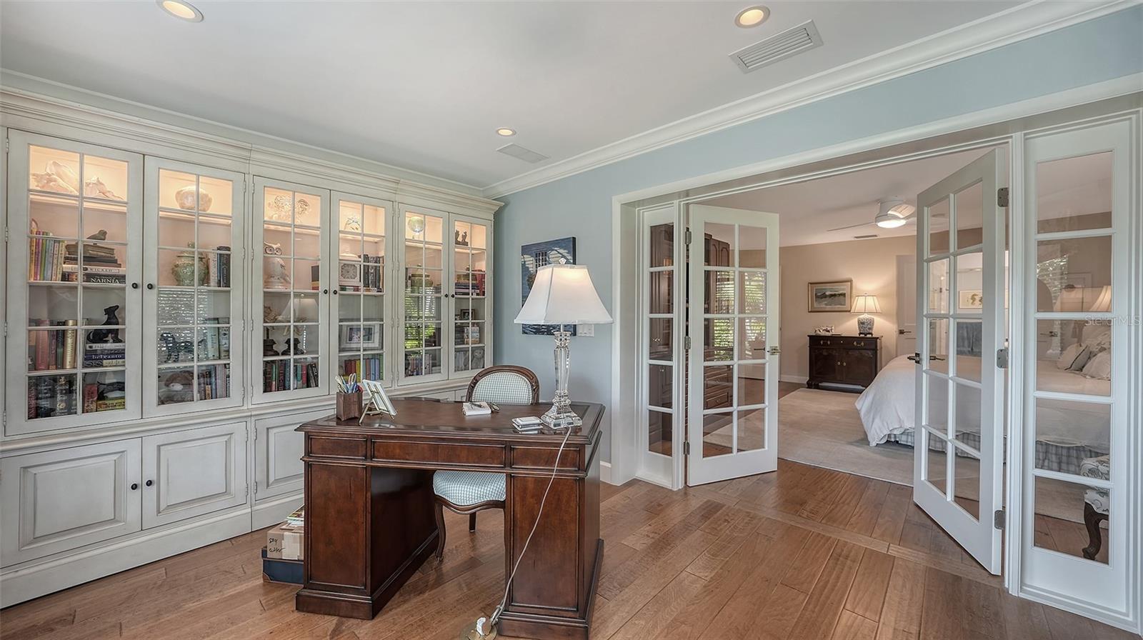 COUNTRY CLUB SHORES - Residential