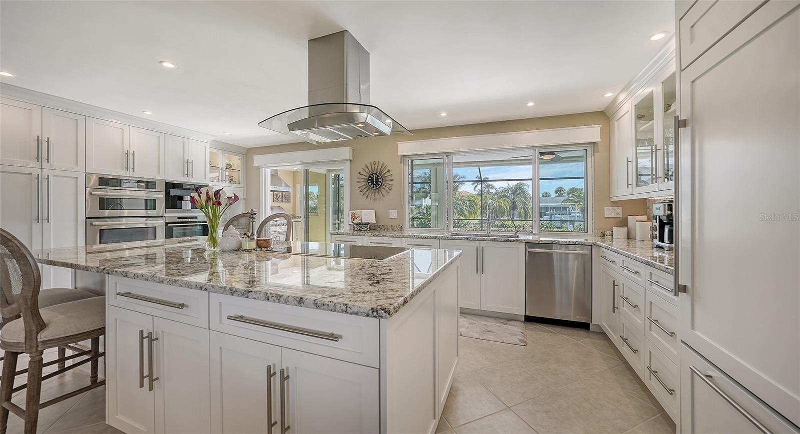 COUNTRY CLUB SHORES - Residential