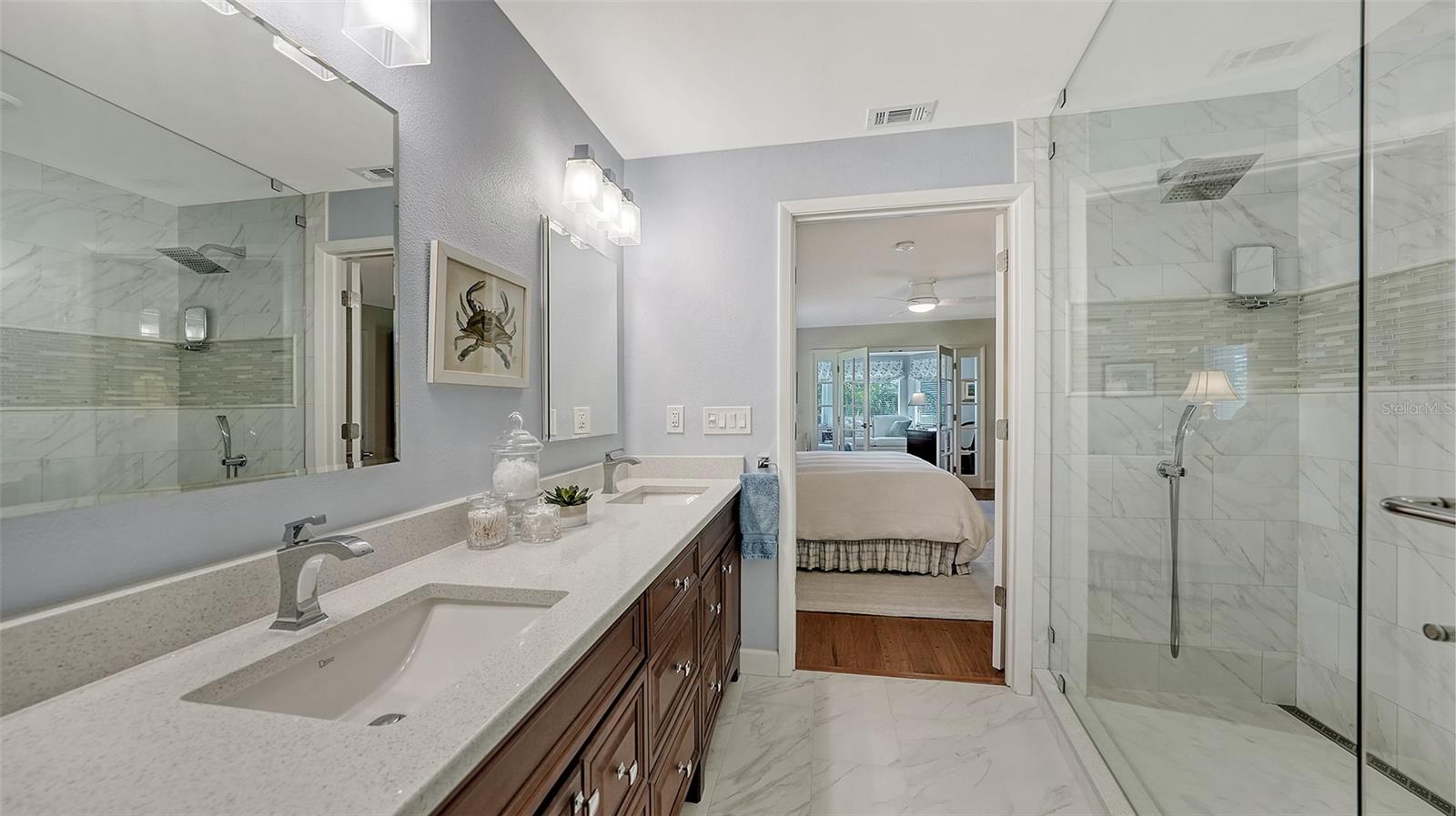 COUNTRY CLUB SHORES - Residential