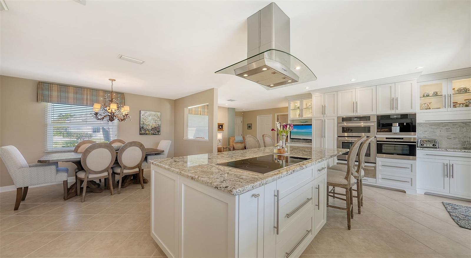 COUNTRY CLUB SHORES - Residential