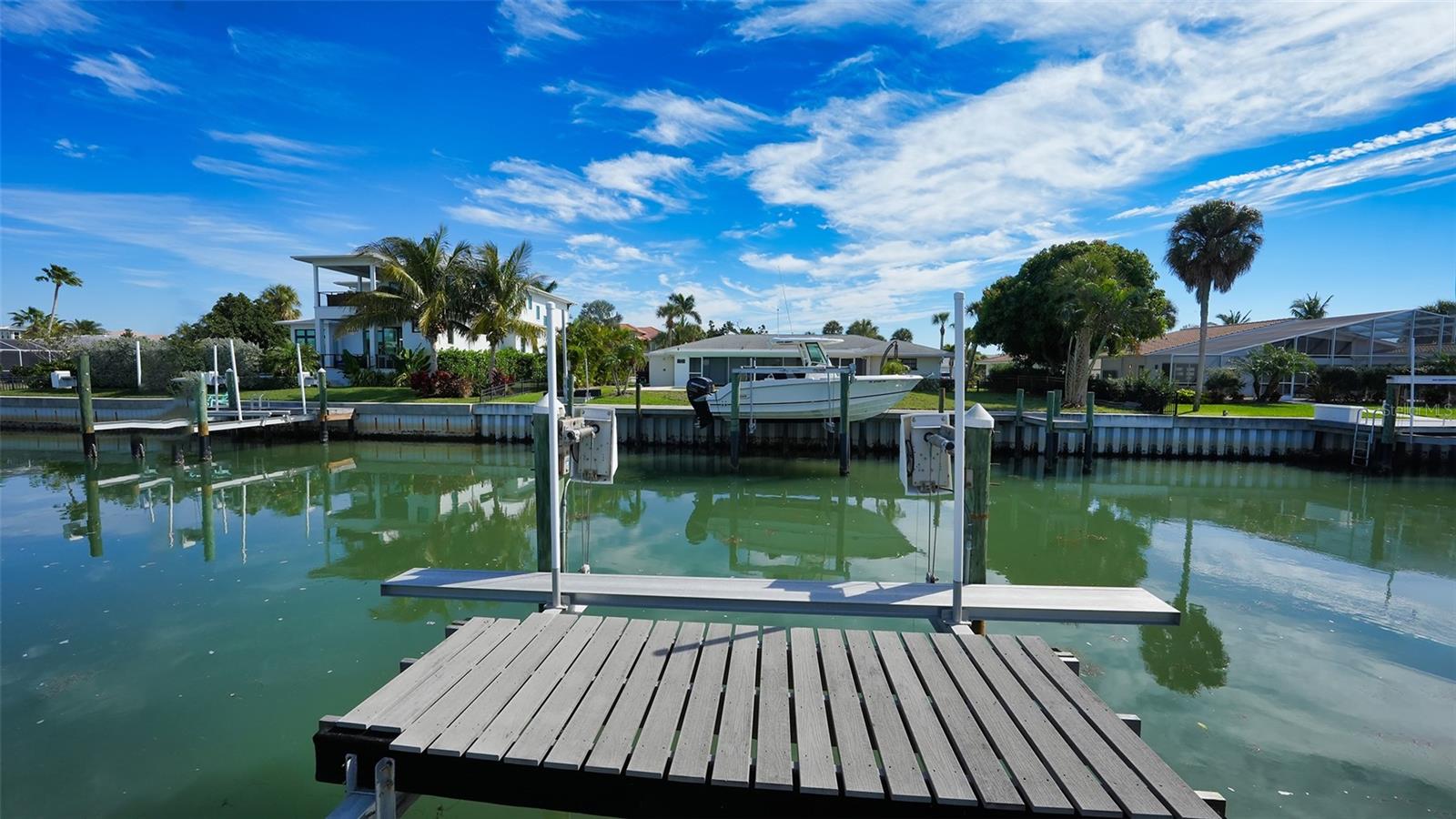 COUNTRY CLUB SHORES - Residential