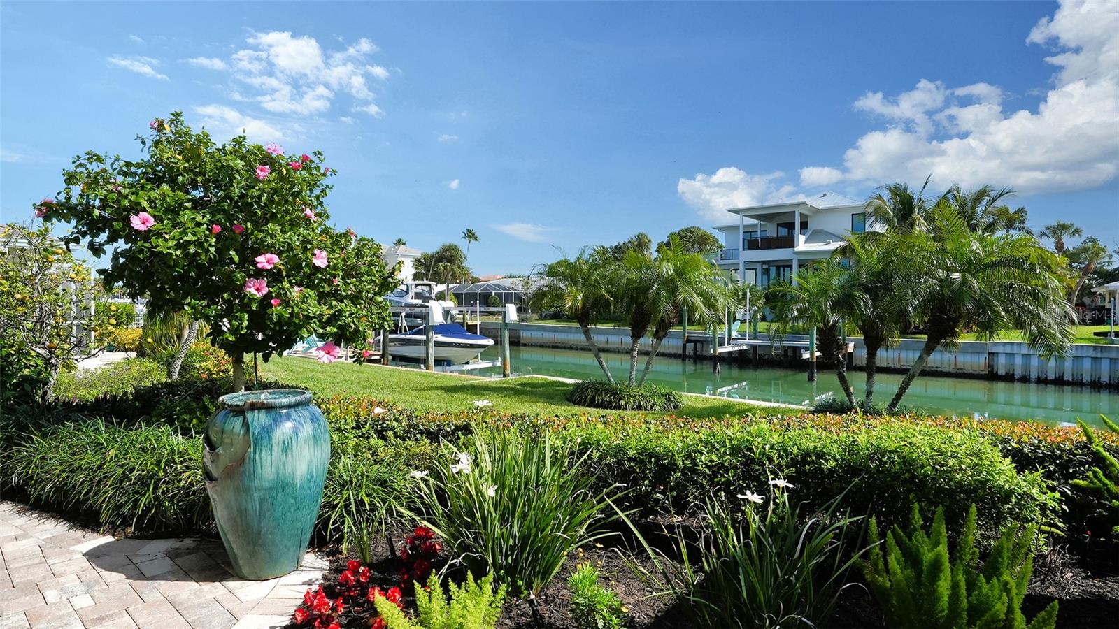 COUNTRY CLUB SHORES - Residential