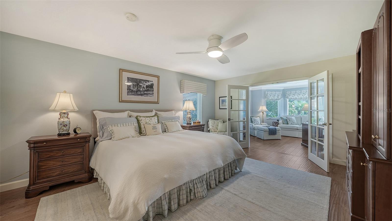 COUNTRY CLUB SHORES - Residential