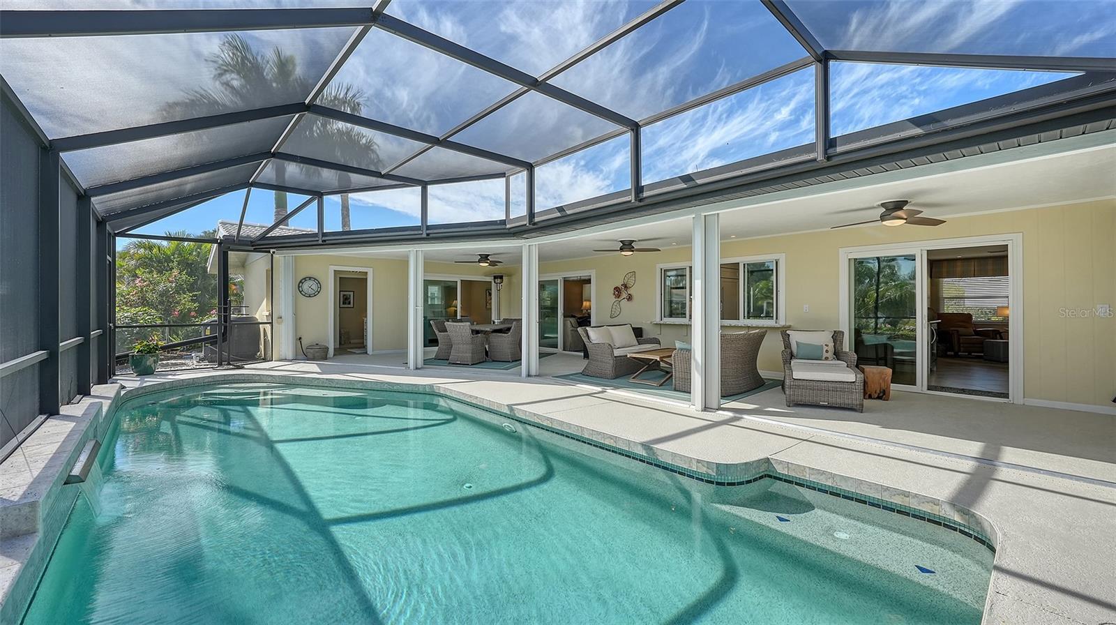 COUNTRY CLUB SHORES - Residential