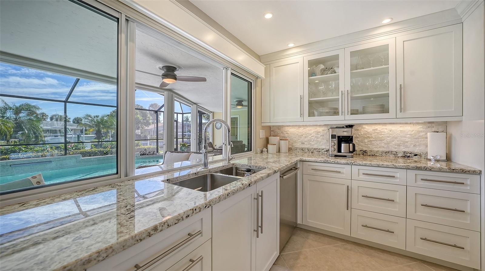 COUNTRY CLUB SHORES - Residential