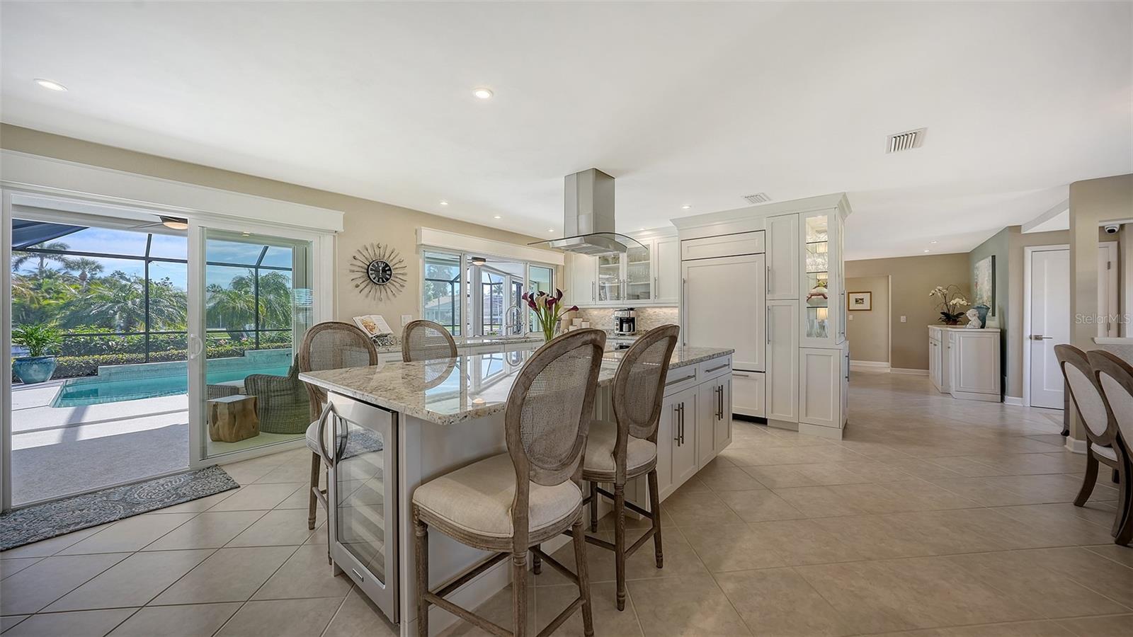 COUNTRY CLUB SHORES - Residential