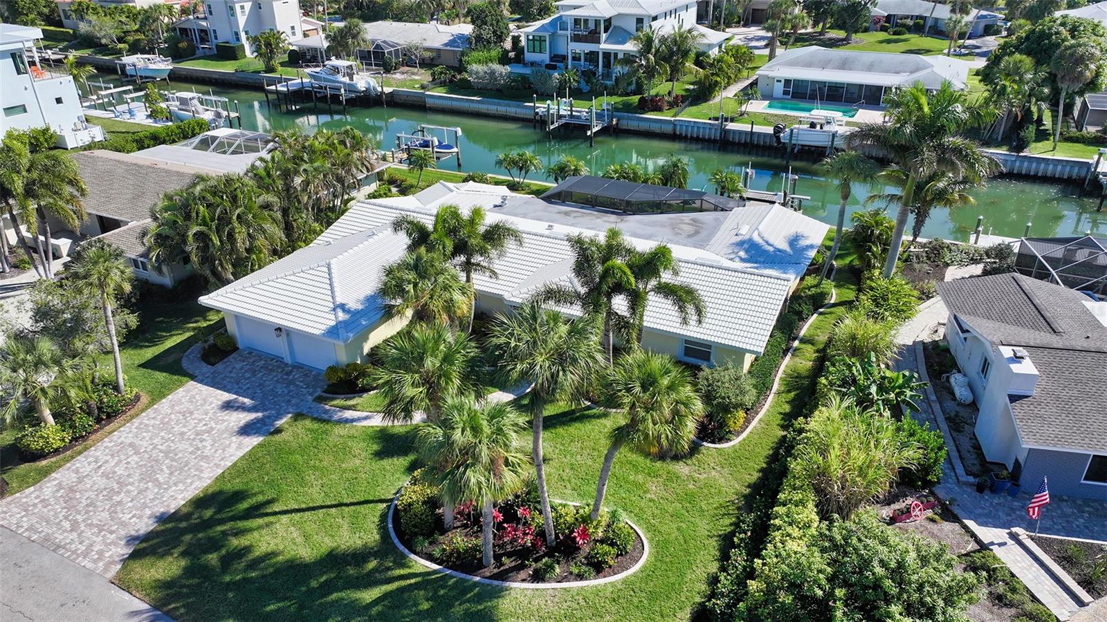 COUNTRY CLUB SHORES - Residential