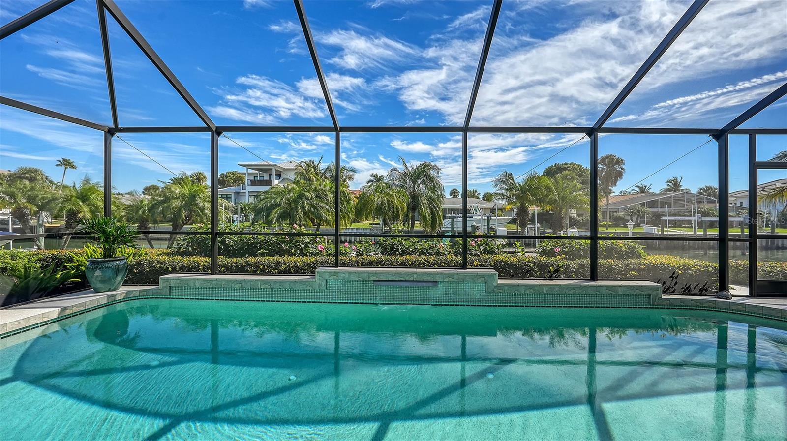 COUNTRY CLUB SHORES - Residential